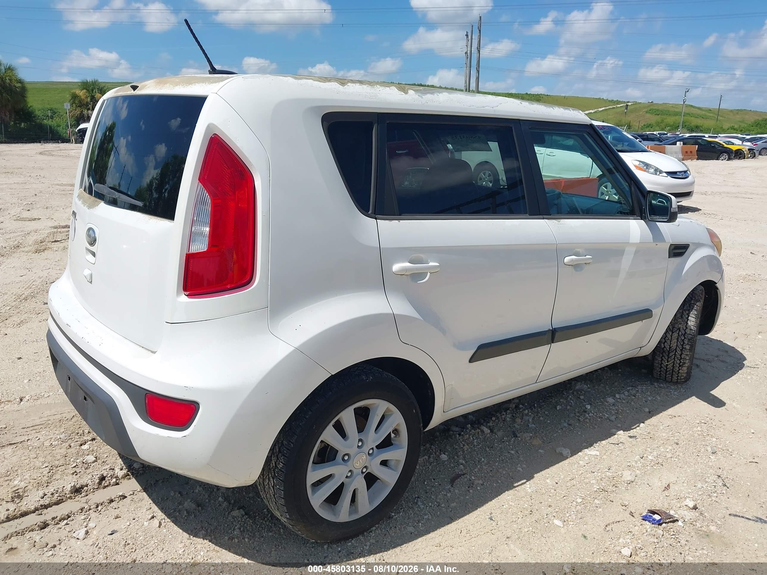 2013 Kia Soul + White vin: KNDJT2A64D7506437
