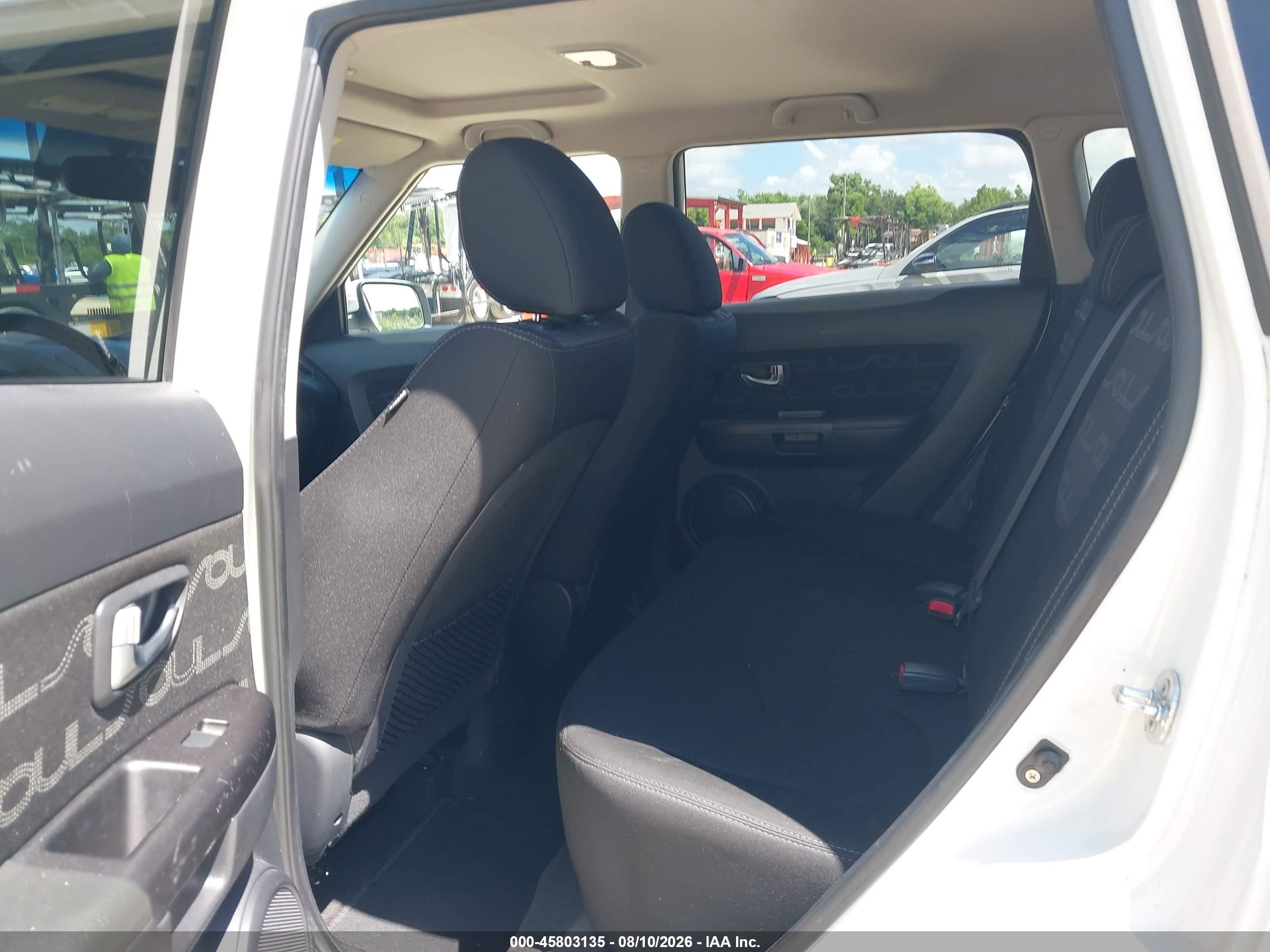 2013 Kia Soul + White vin: KNDJT2A64D7506437