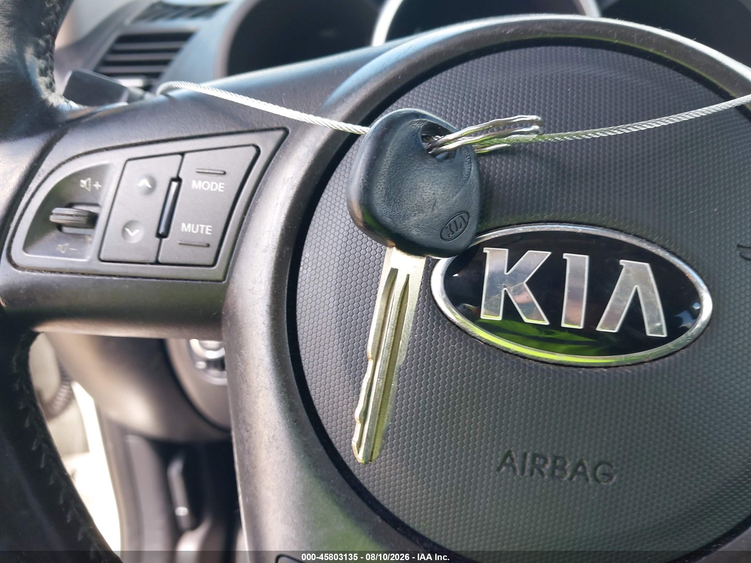 2013 Kia Soul + White vin: KNDJT2A64D7506437
