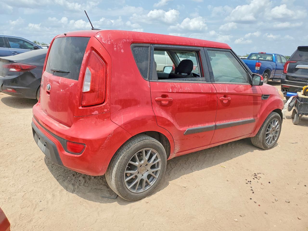 2013 Kia Soul + Red vin: KNDJT2A64D7513677