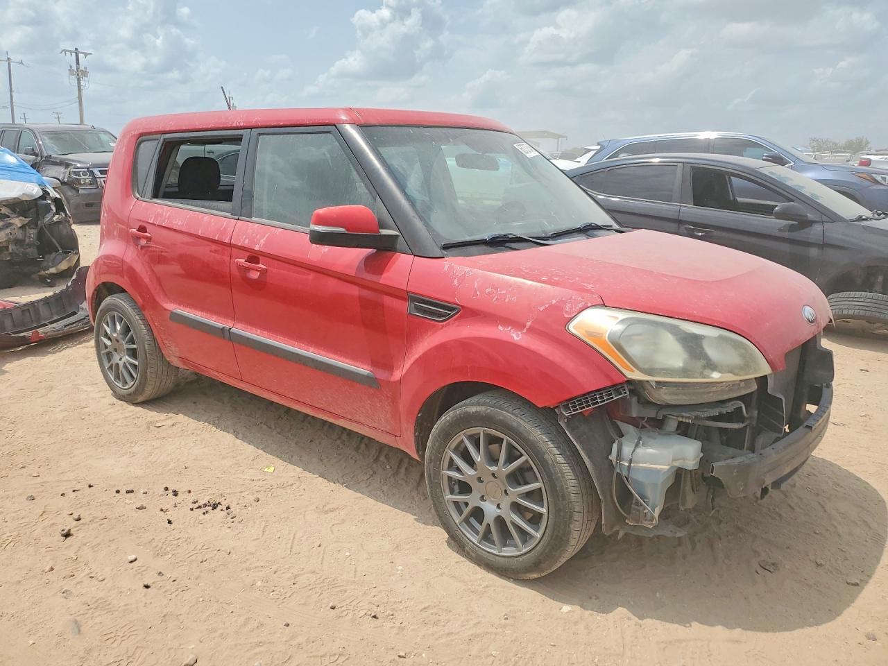 2013 Kia Soul + Red vin: KNDJT2A64D7513677
