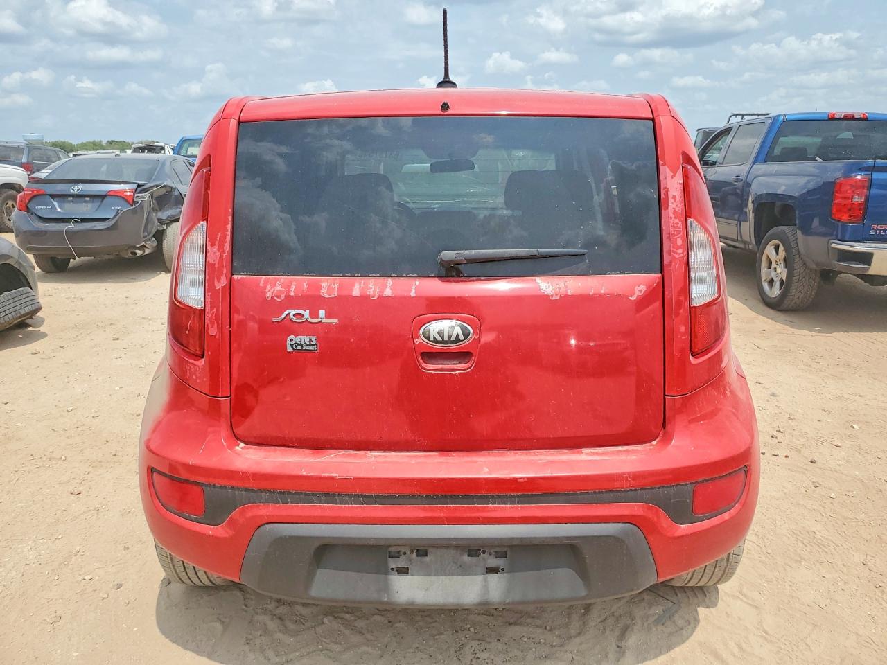 2013 Kia Soul + Red vin: KNDJT2A64D7513677