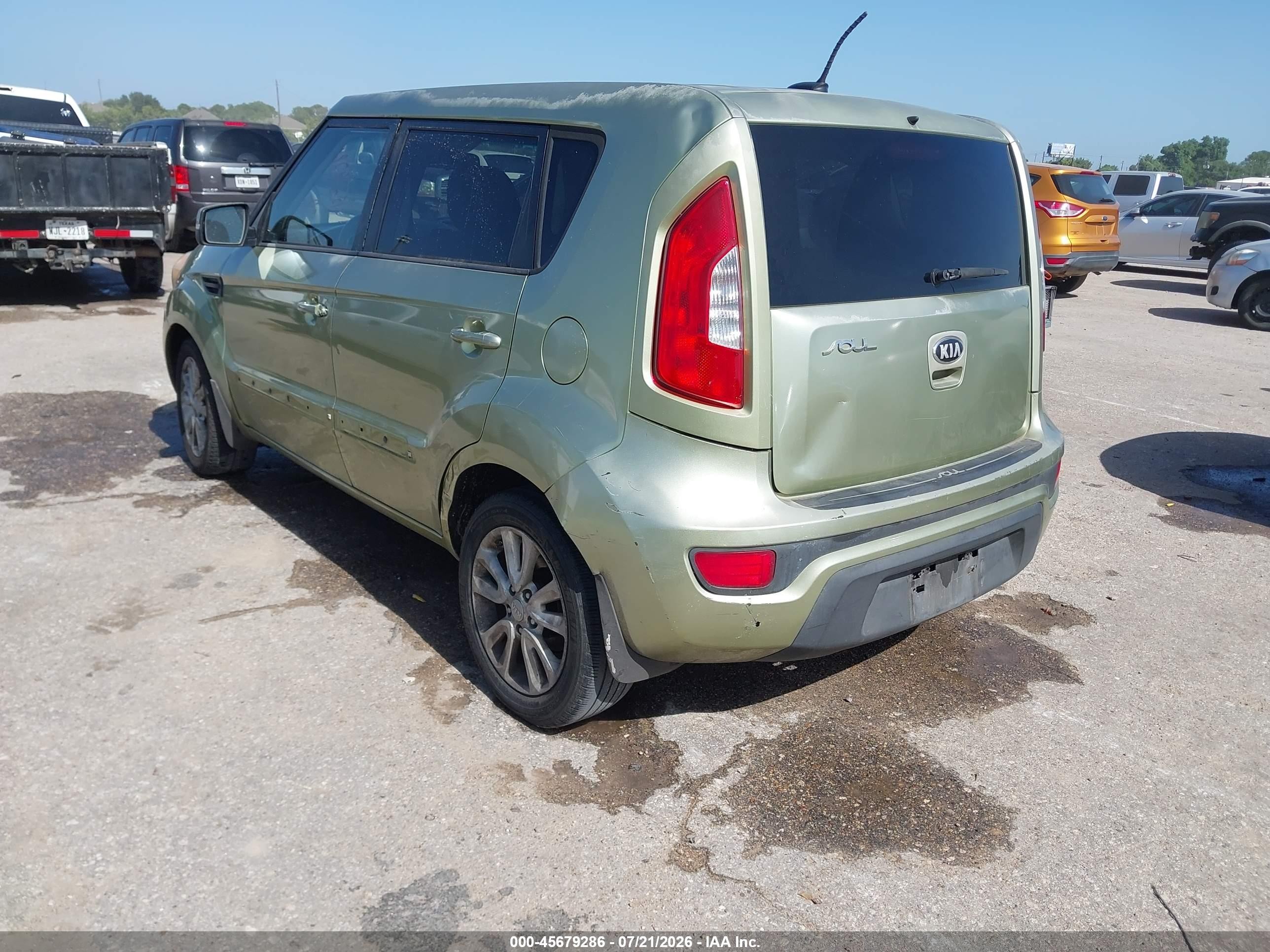 2013 Kia Soul + Green vin: KNDJT2A64D7517504
