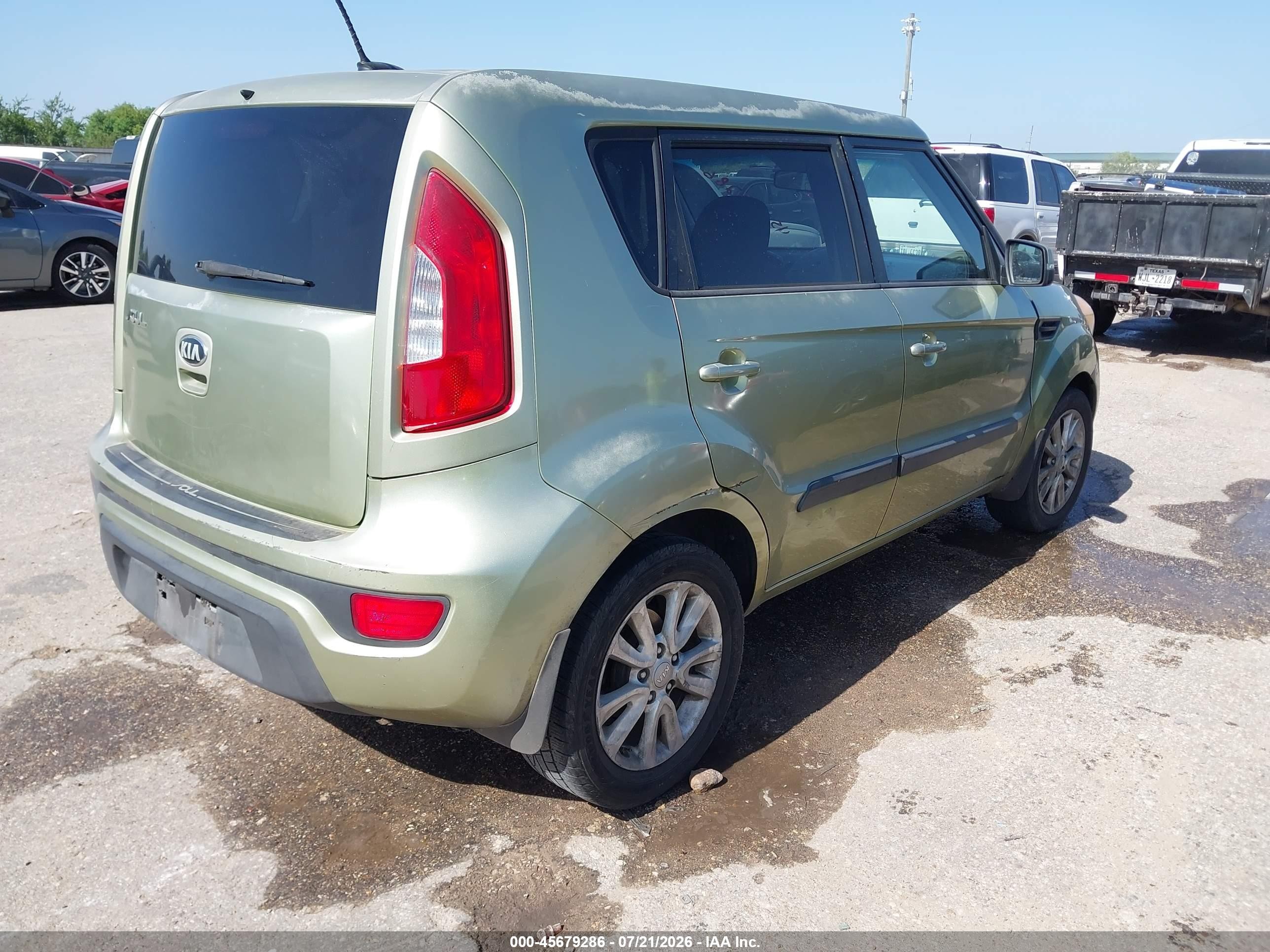 2013 Kia Soul + Green vin: KNDJT2A64D7517504