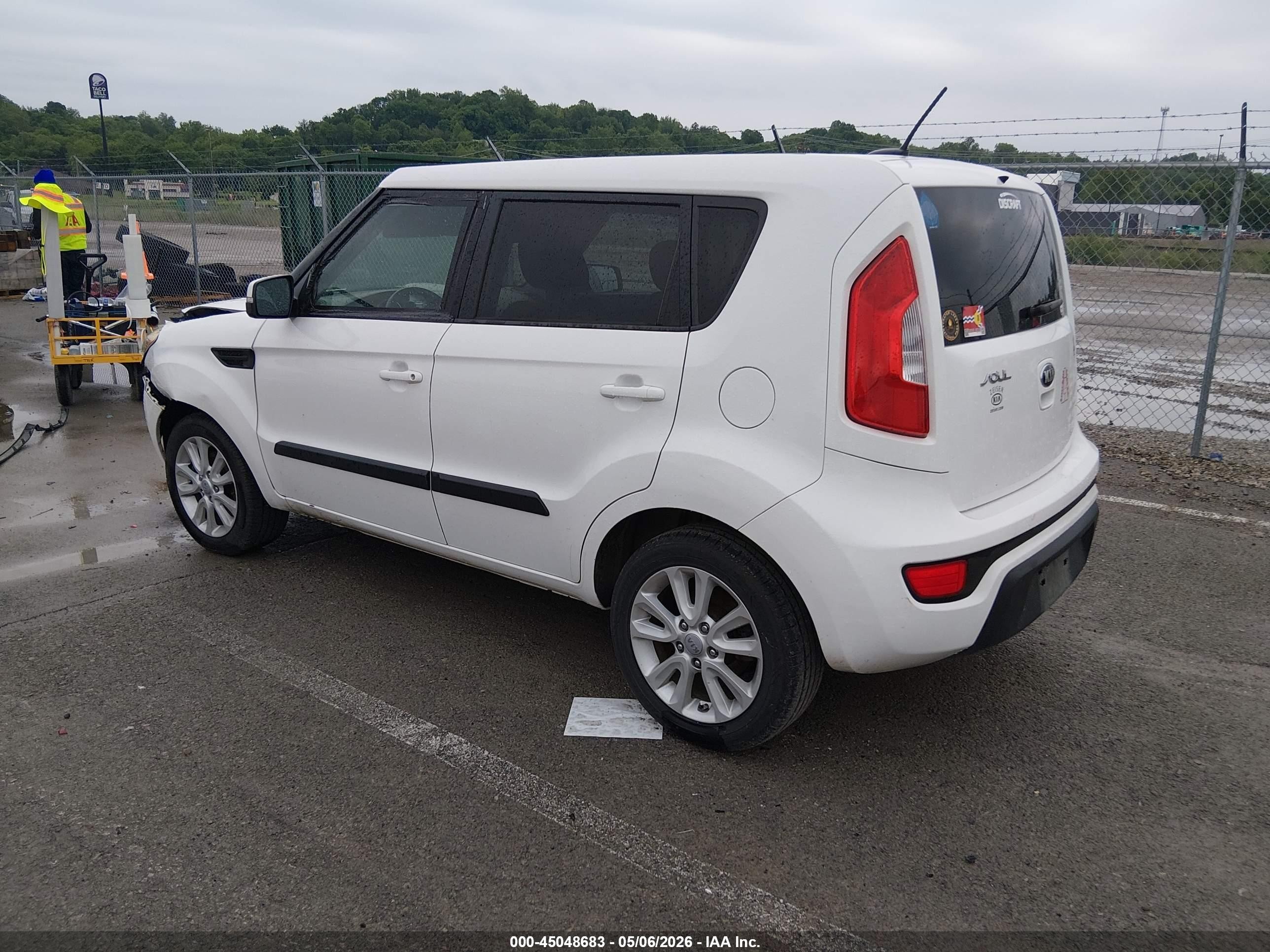 2013 Kia Soul + White vin: KNDJT2A64D7530866