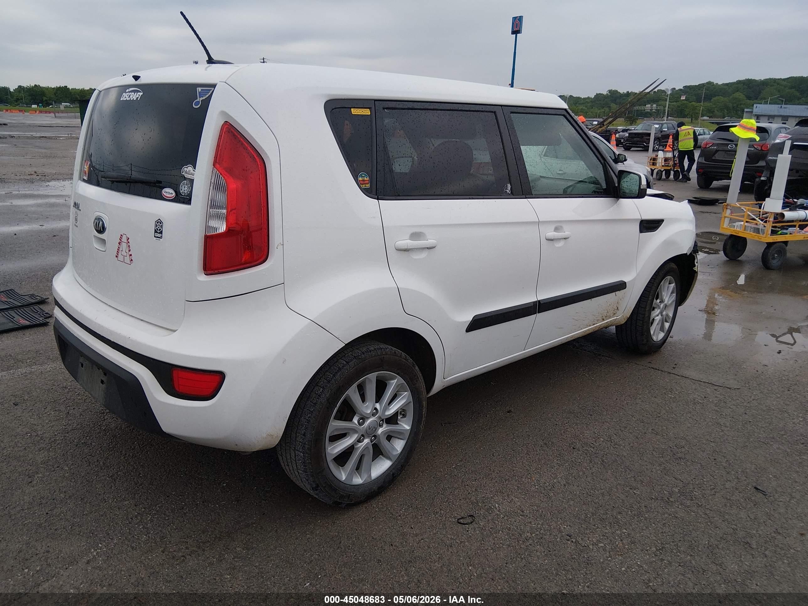 2013 Kia Soul + White vin: KNDJT2A64D7530866