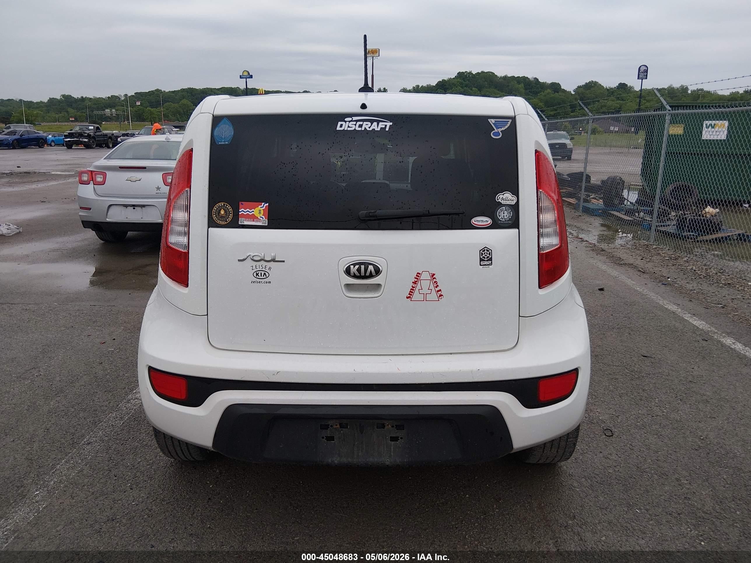 2013 Kia Soul + White vin: KNDJT2A64D7530866