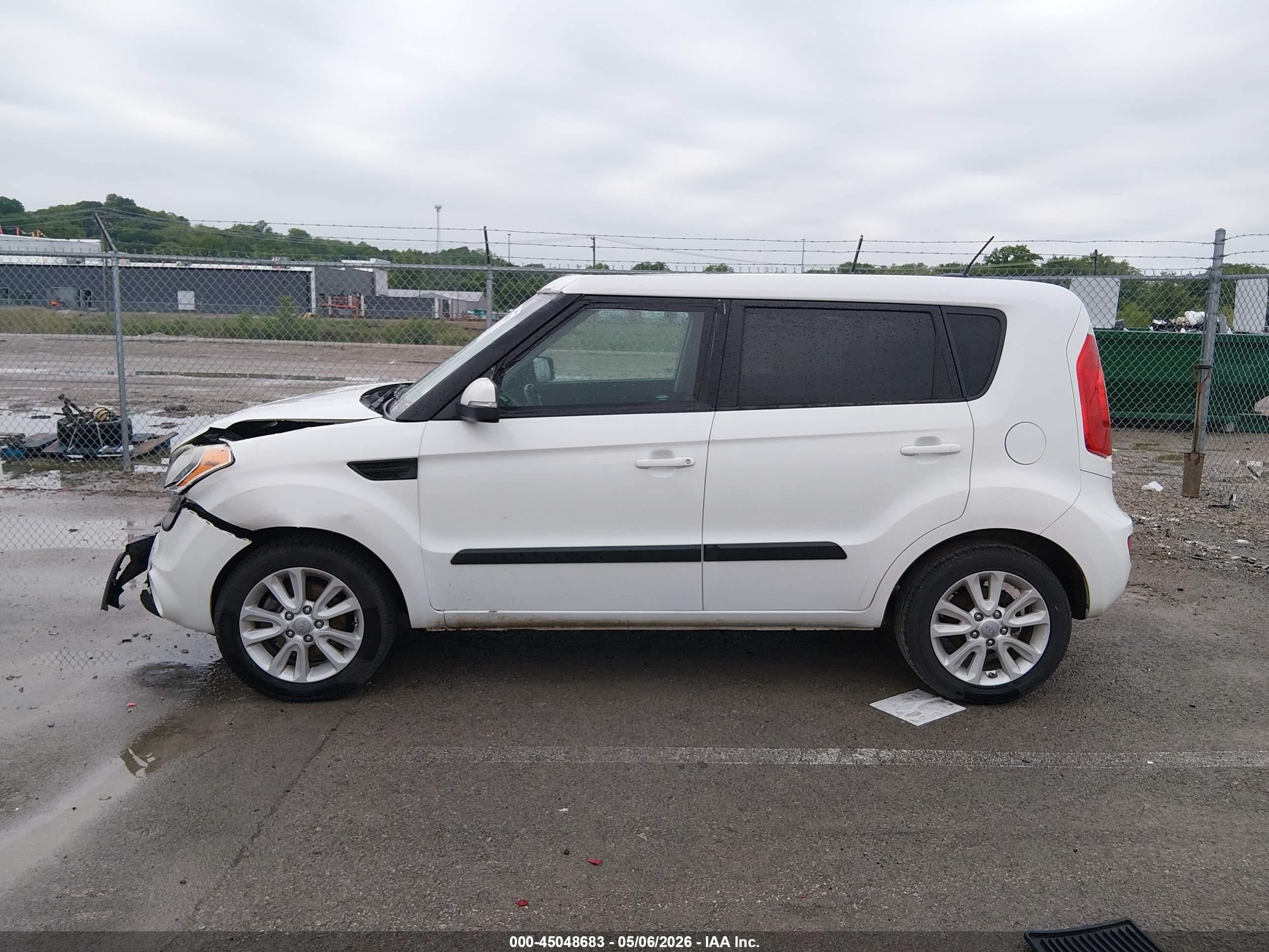 2013 Kia Soul + White vin: KNDJT2A64D7530866