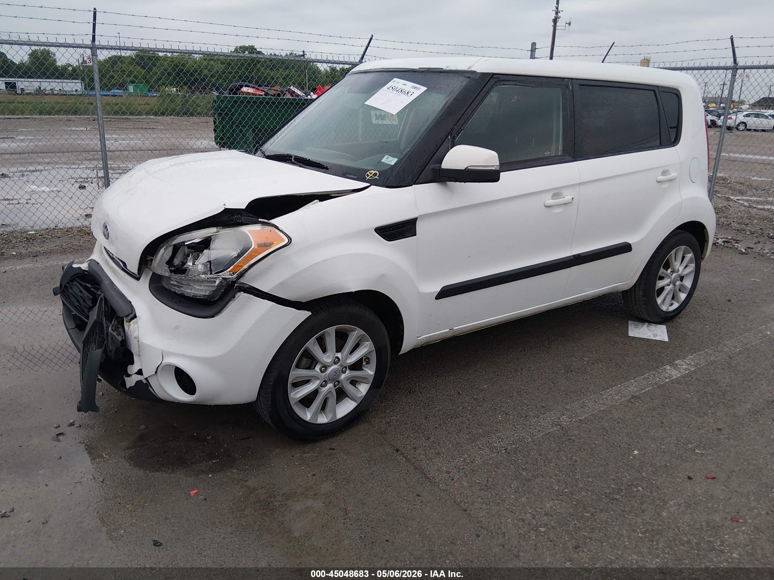 2013 Kia Soul + White vin: KNDJT2A64D7530866