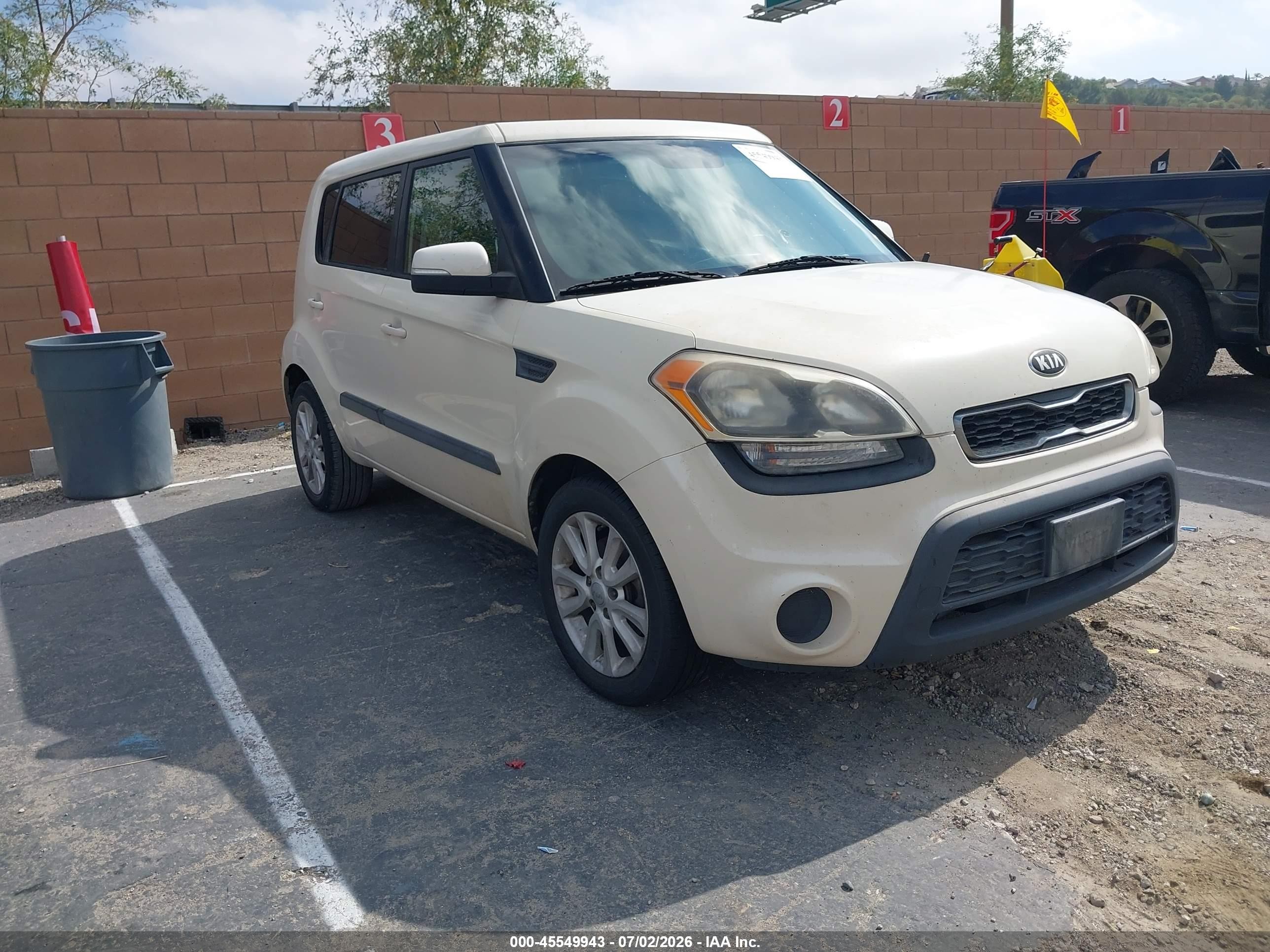 2013 Kia Soul + Cream vin: KNDJT2A64D7533489