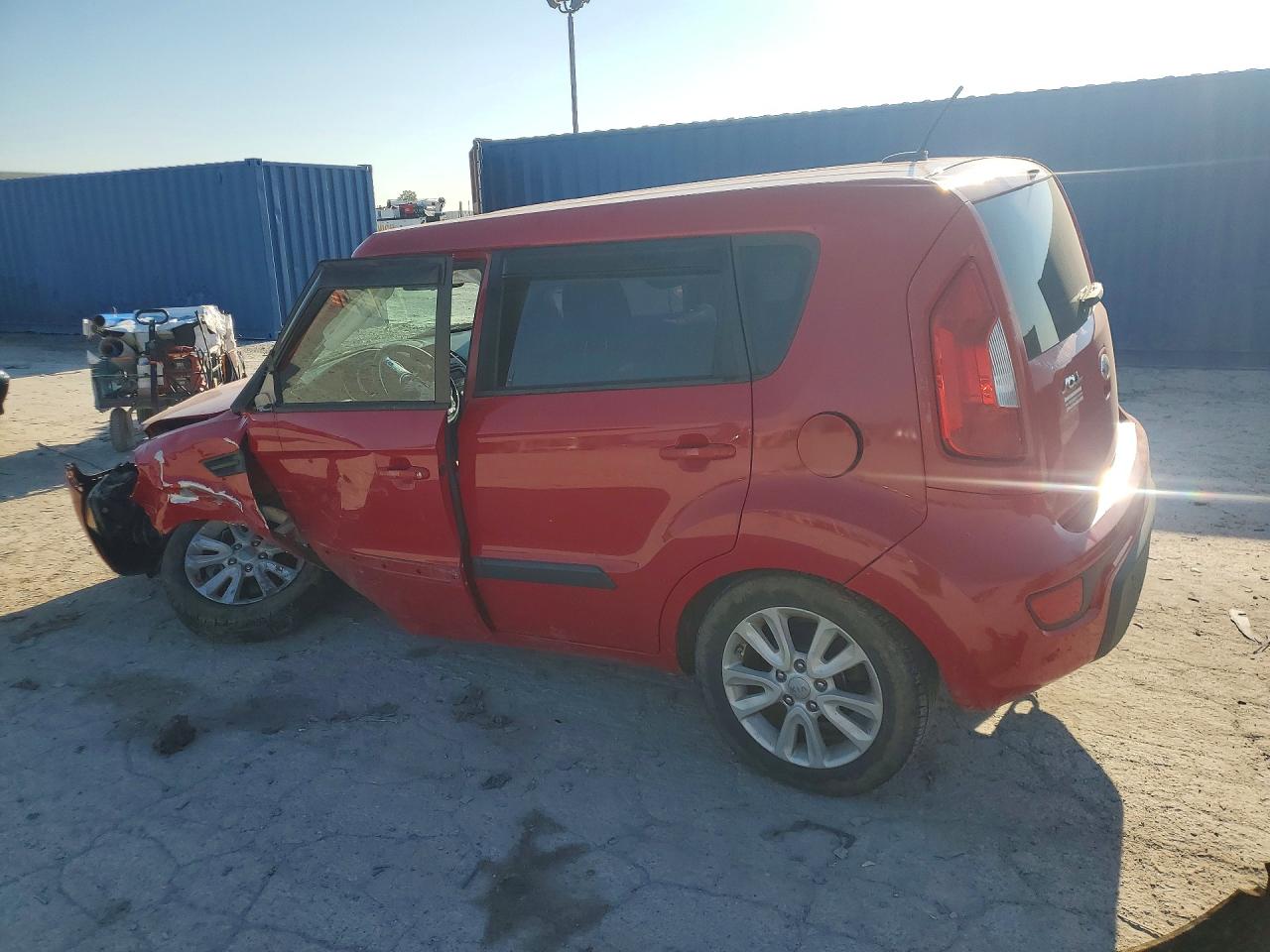 2013 Kia Soul + Red vin: KNDJT2A64D7536943