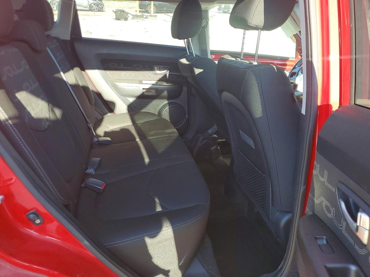 2013 Kia Soul + Red vin: KNDJT2A64D7536943
