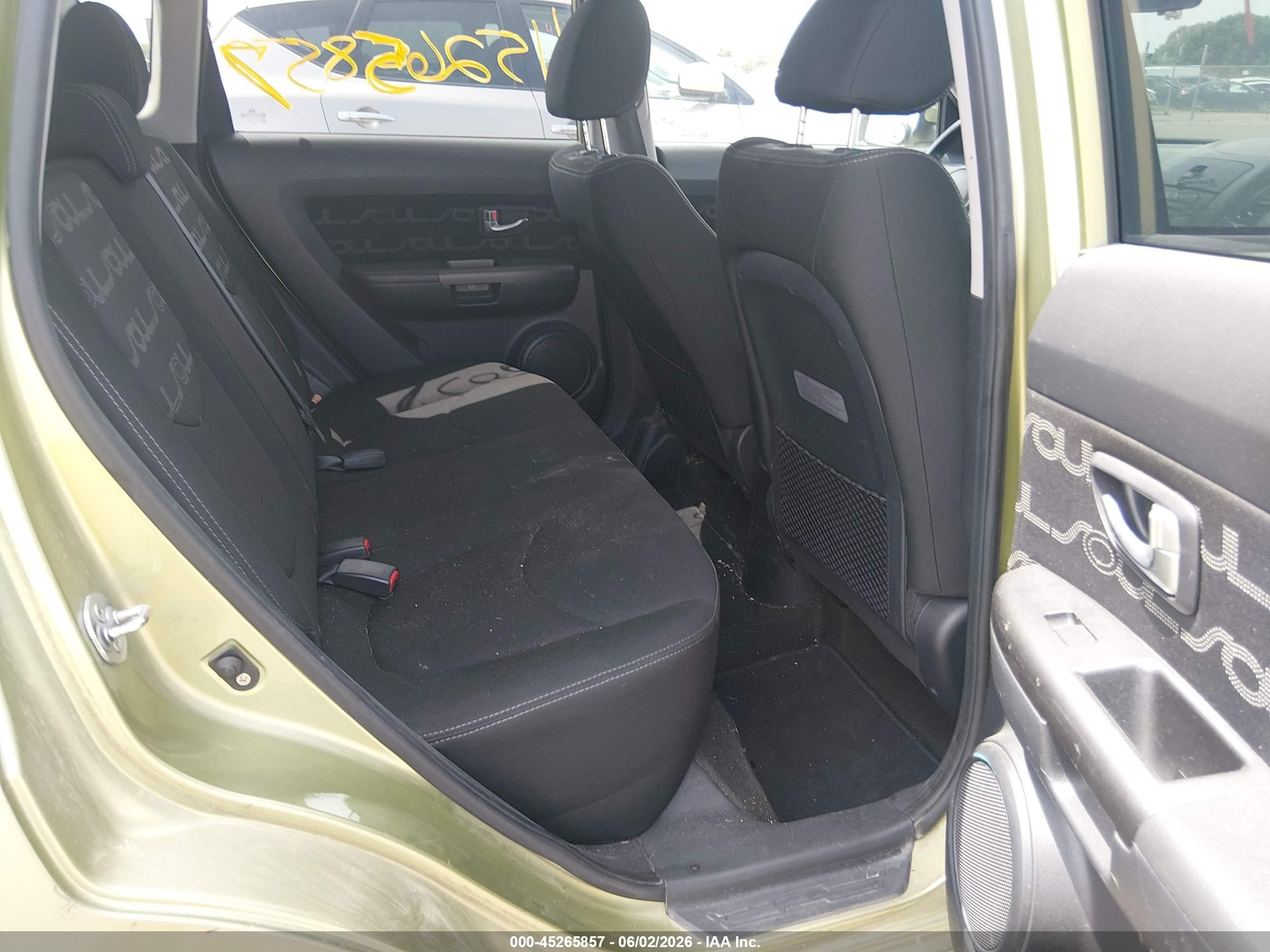 2013 Kia Soul + Green vin: KNDJT2A64D7538191