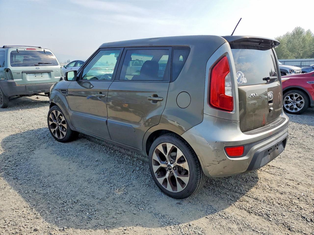 2013 Kia Soul ! Green vin: KNDJT2A64D7547635