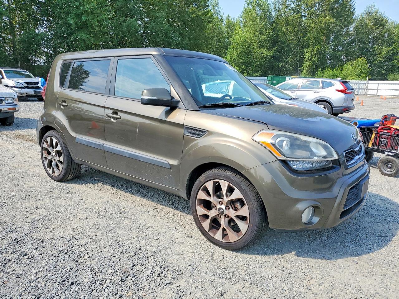 2013 Kia Soul ! Green vin: KNDJT2A64D7547635