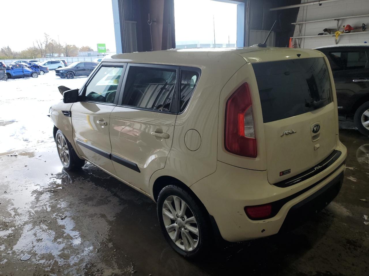 2013 Kia Soul + Beige vin: KNDJT2A64D7547862