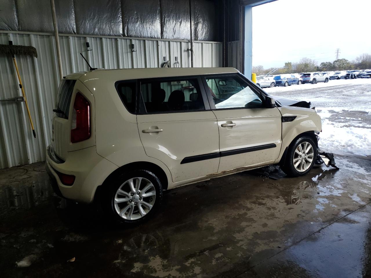 2013 Kia Soul + Beige vin: KNDJT2A64D7547862