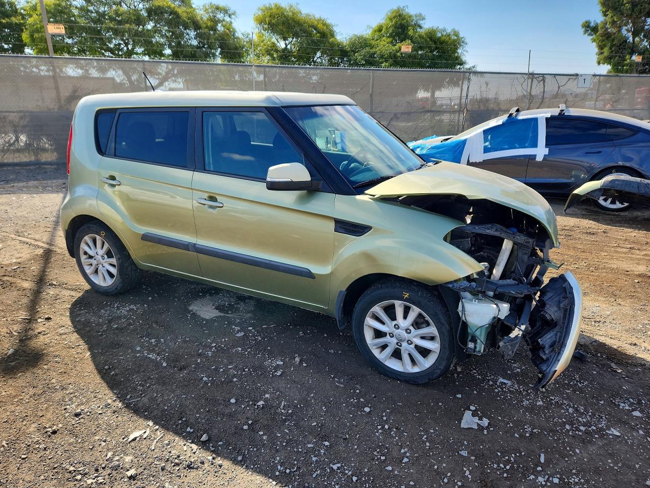 2013 Kia Soul + Зеленый vin: KNDJT2A64D7569571