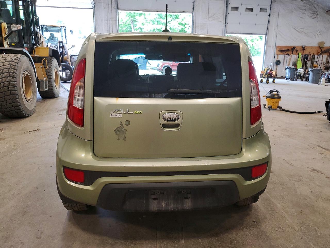 2013 Kia Soul + Green vin: KNDJT2A64D7589951