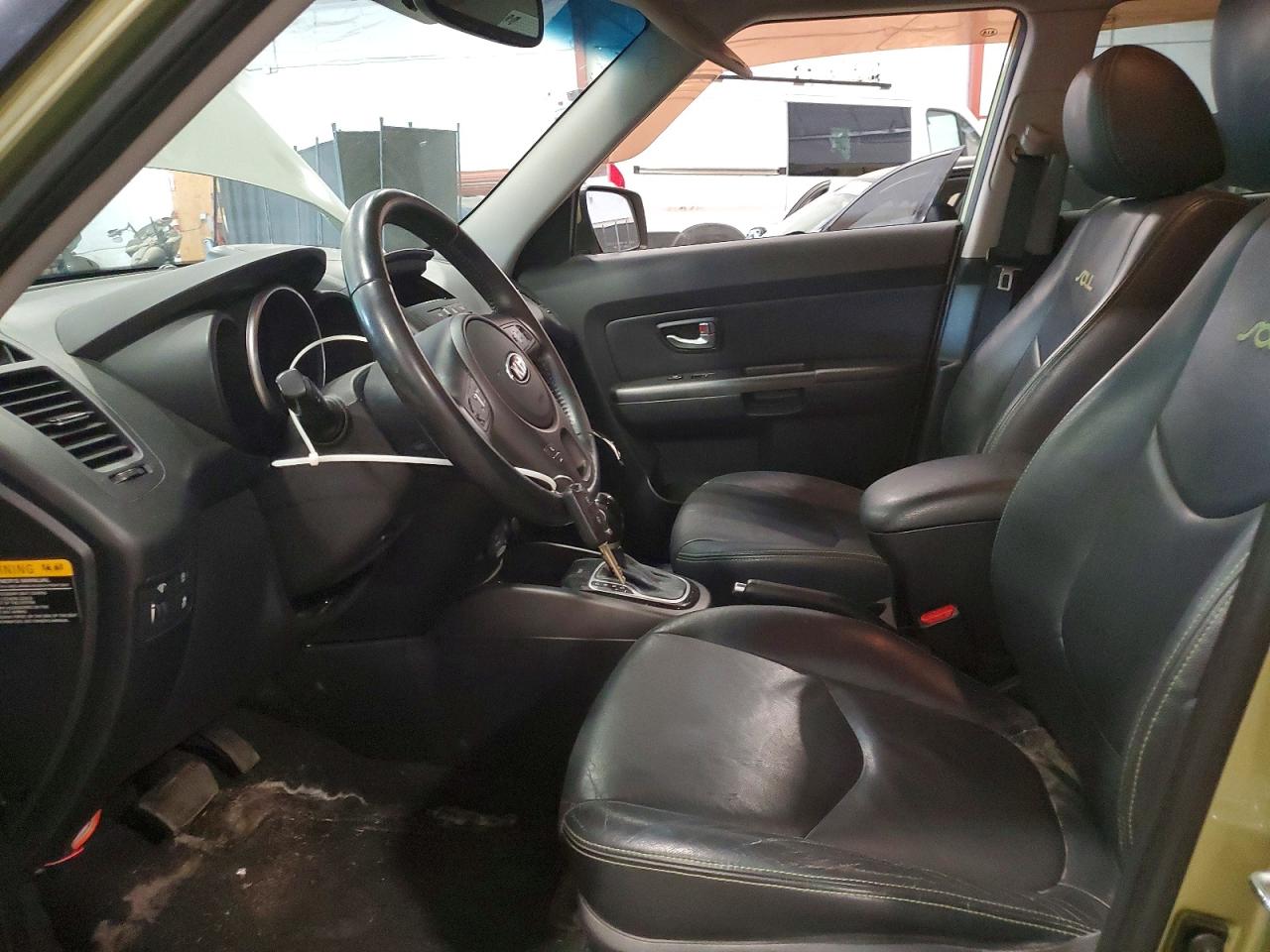 2013 Kia Soul + Green vin: KNDJT2A64D7589951