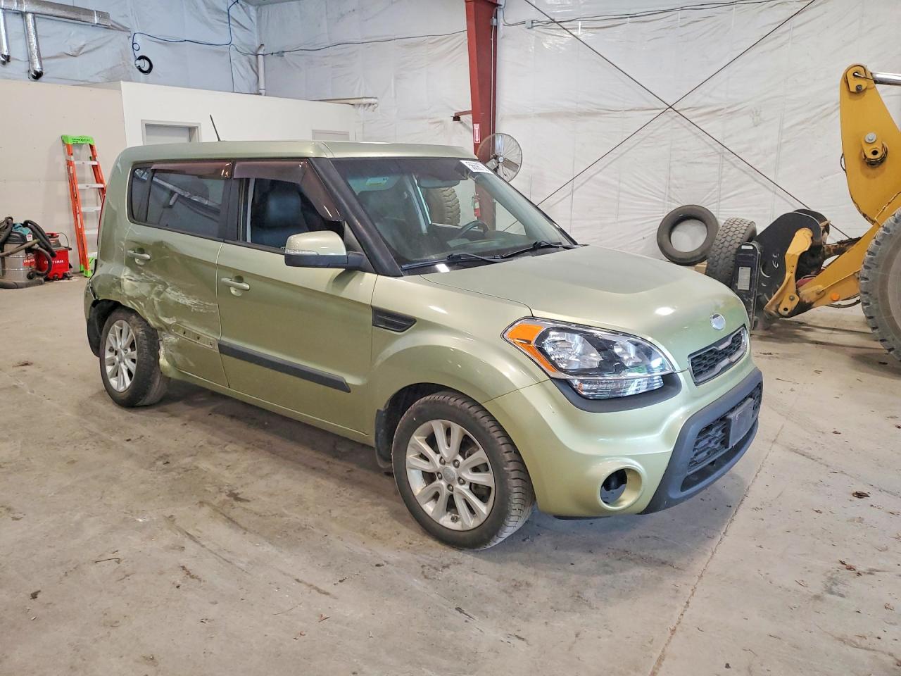2013 Kia Soul + Green vin: KNDJT2A64D7589951