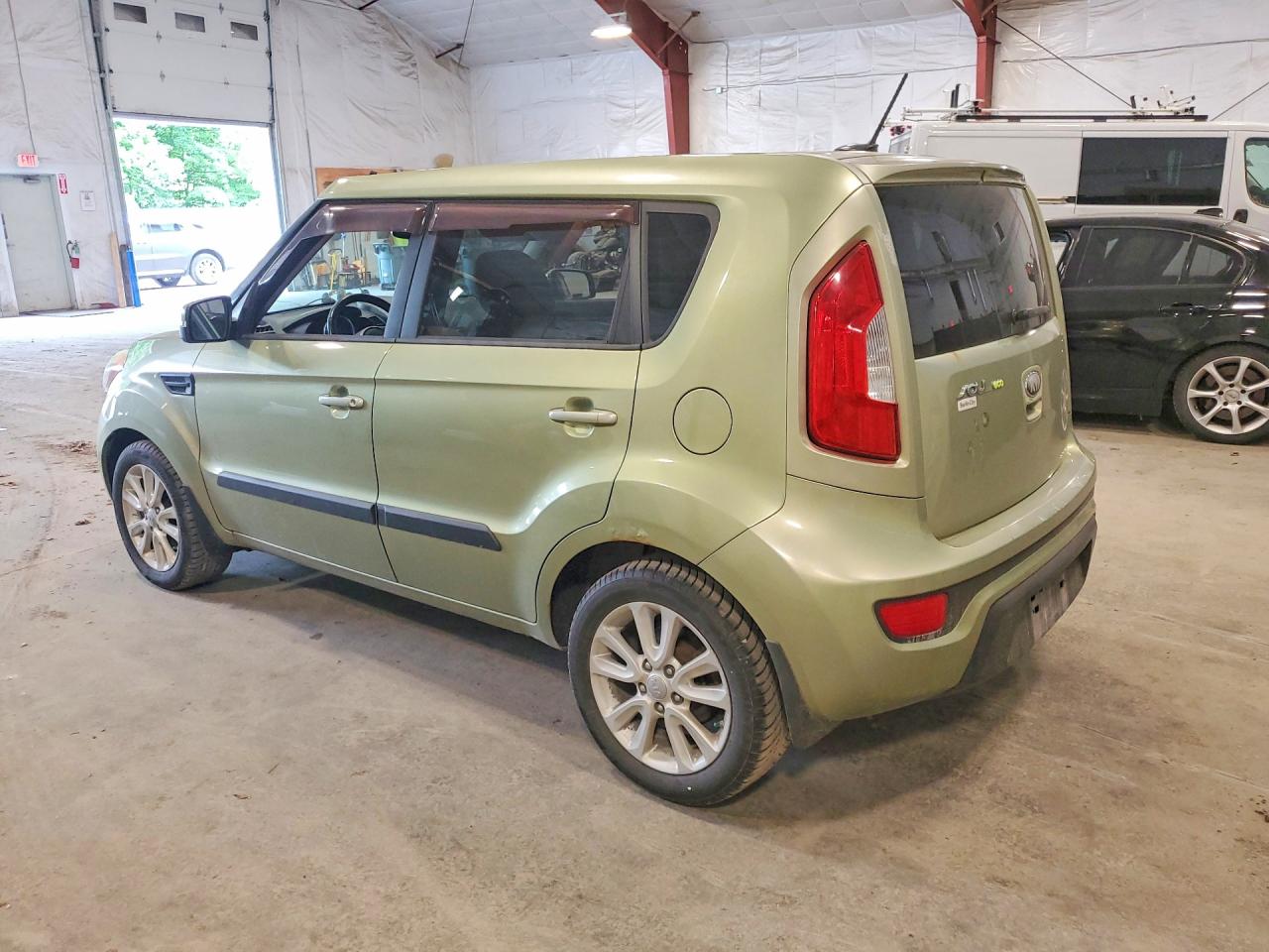 2013 Kia Soul + Green vin: KNDJT2A64D7589951