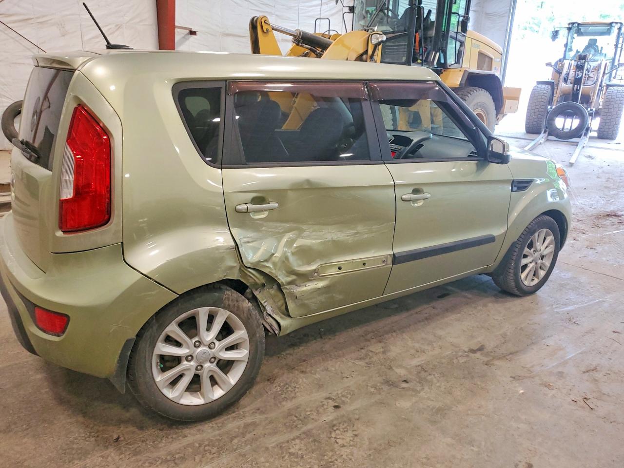 2013 Kia Soul + Green vin: KNDJT2A64D7589951