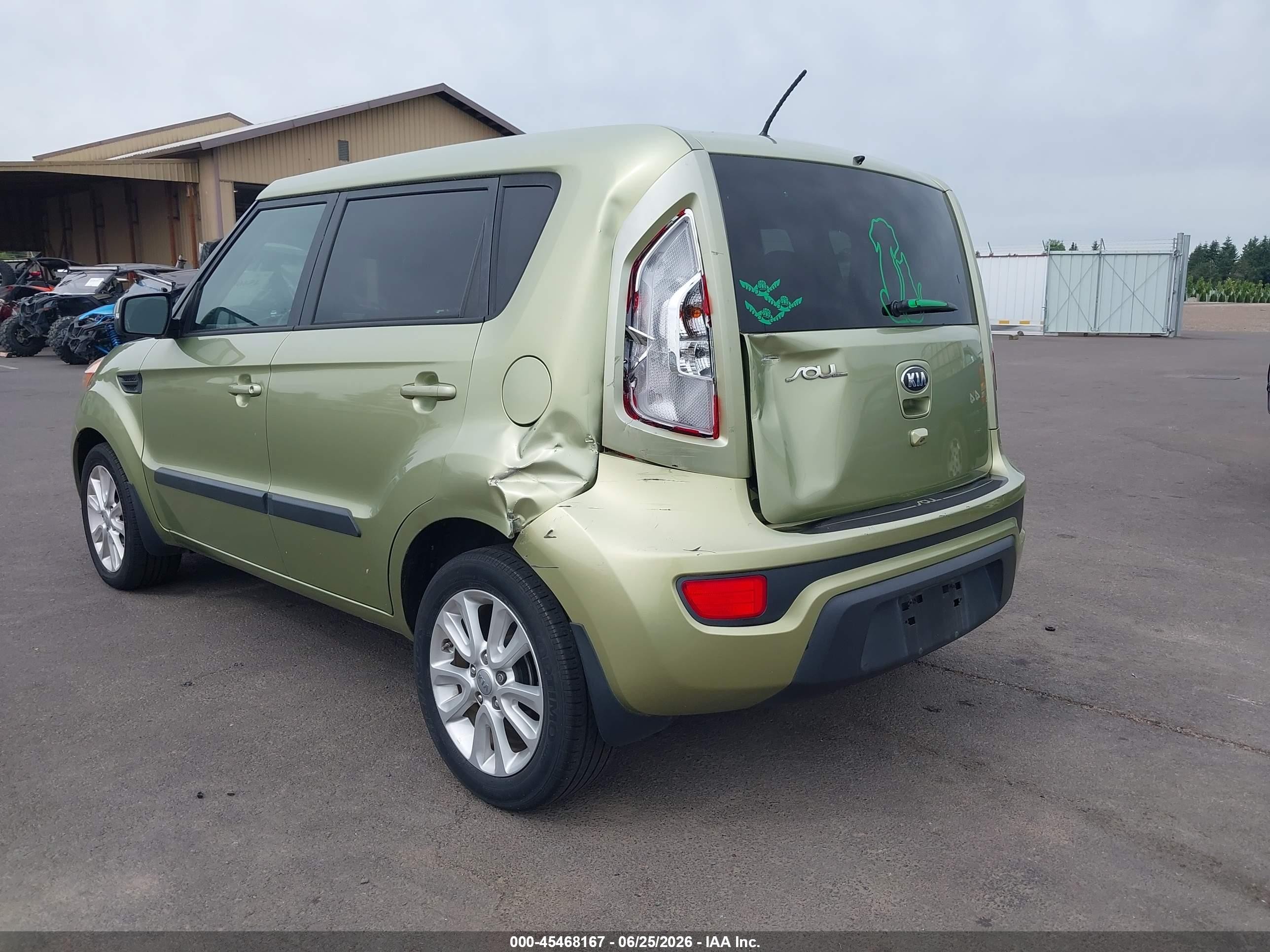 2013 Kia Soul + Green vin: KNDJT2A64D7594762