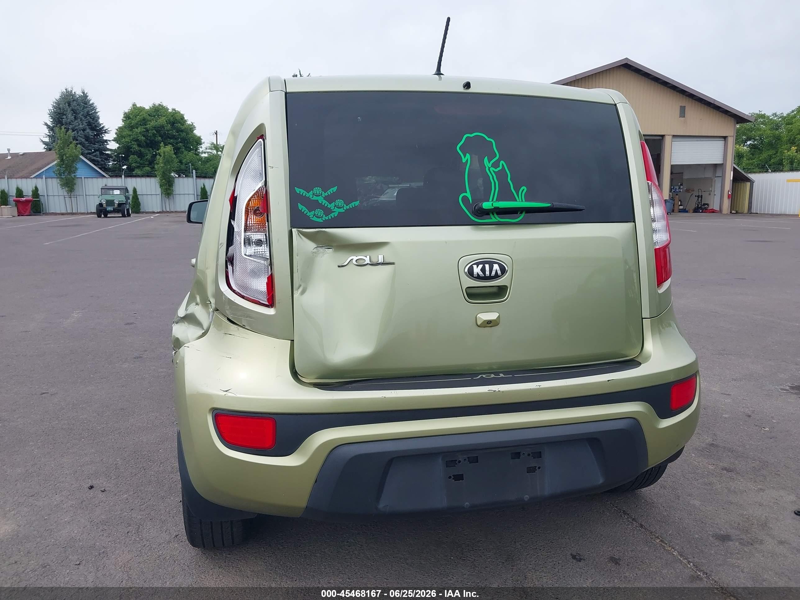 2013 Kia Soul + Green vin: KNDJT2A64D7594762