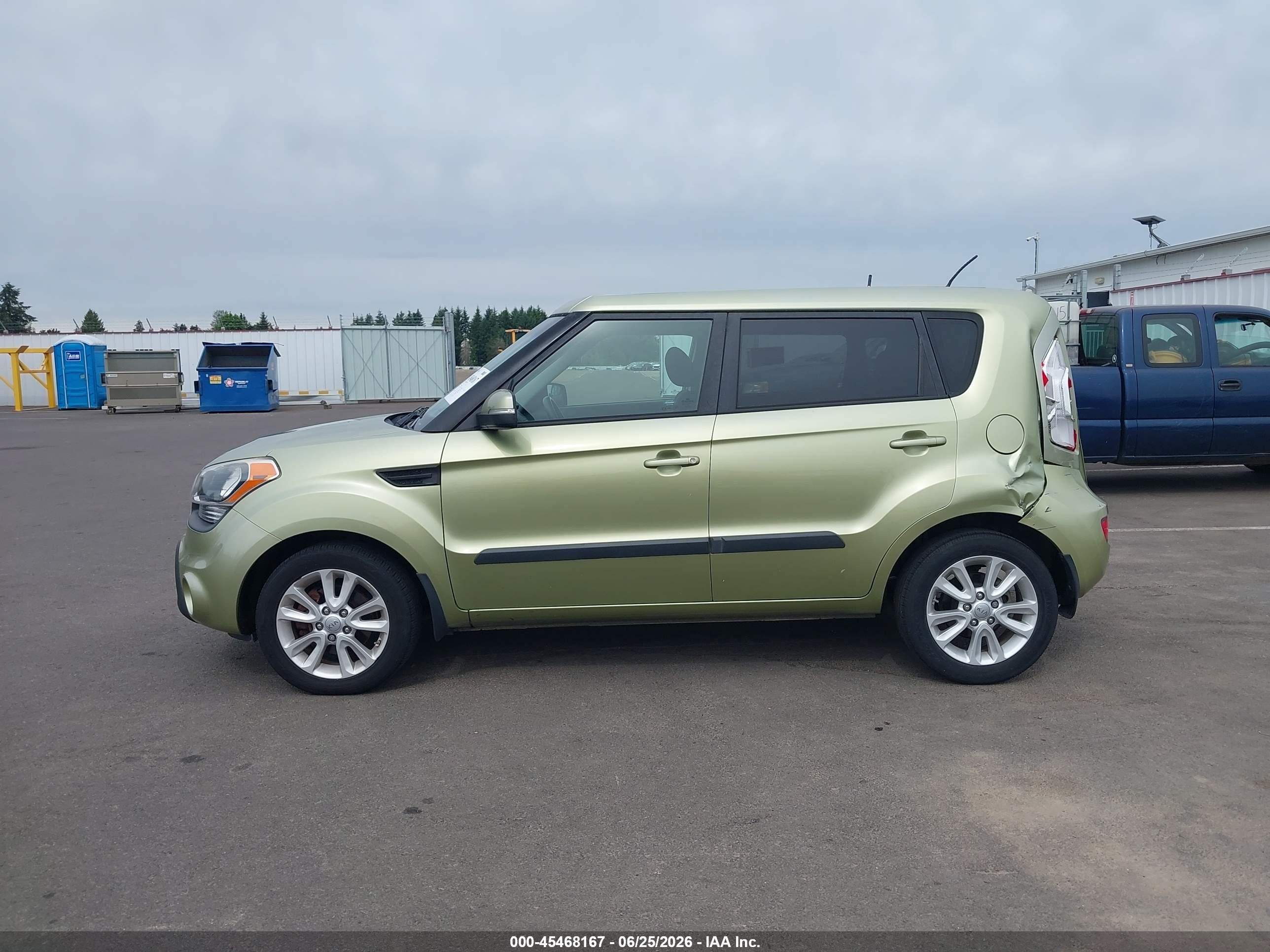 2013 Kia Soul + Green vin: KNDJT2A64D7594762