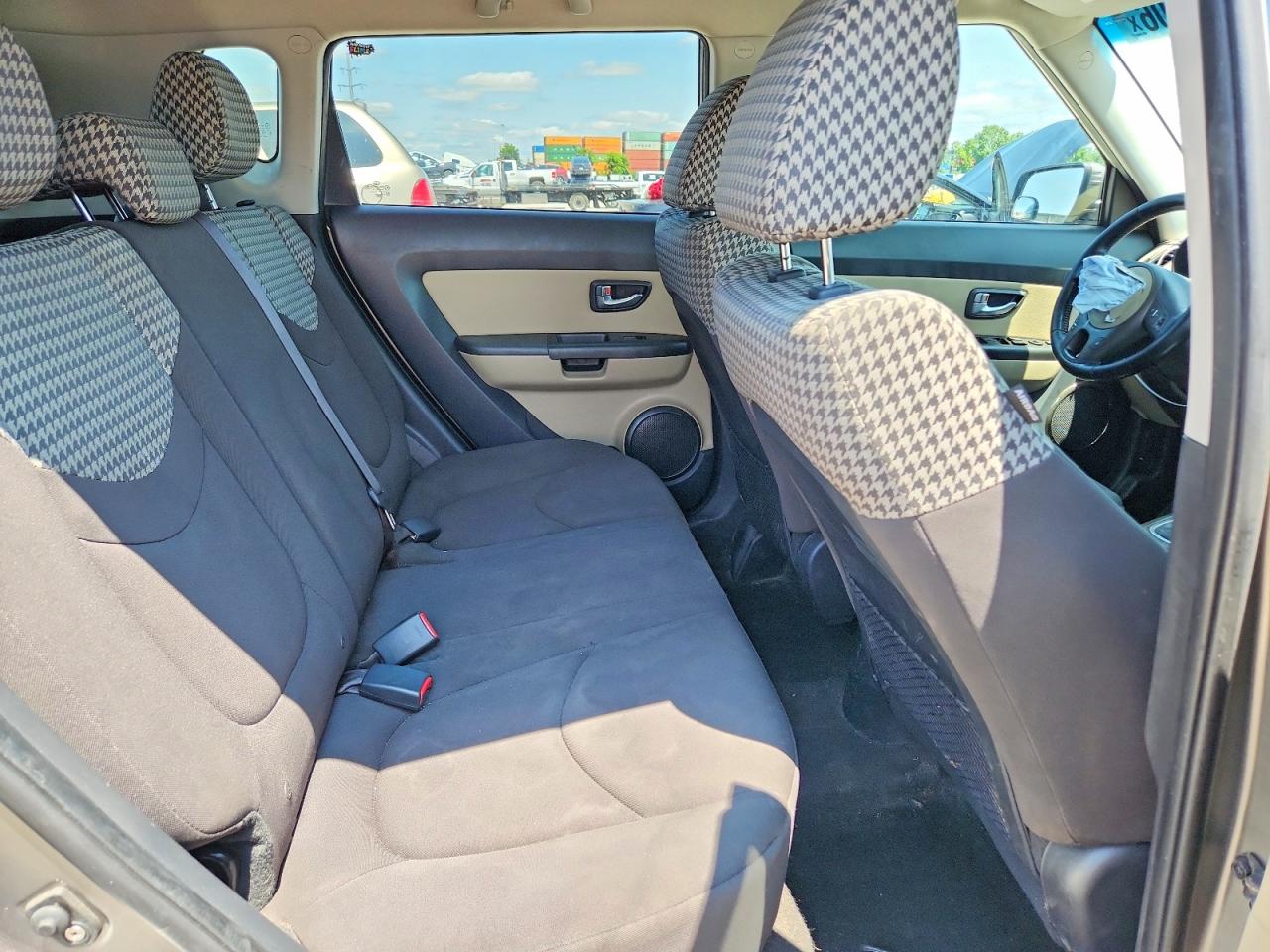 2013 Kia Soul ! Gray vin: KNDJT2A64D7630529
