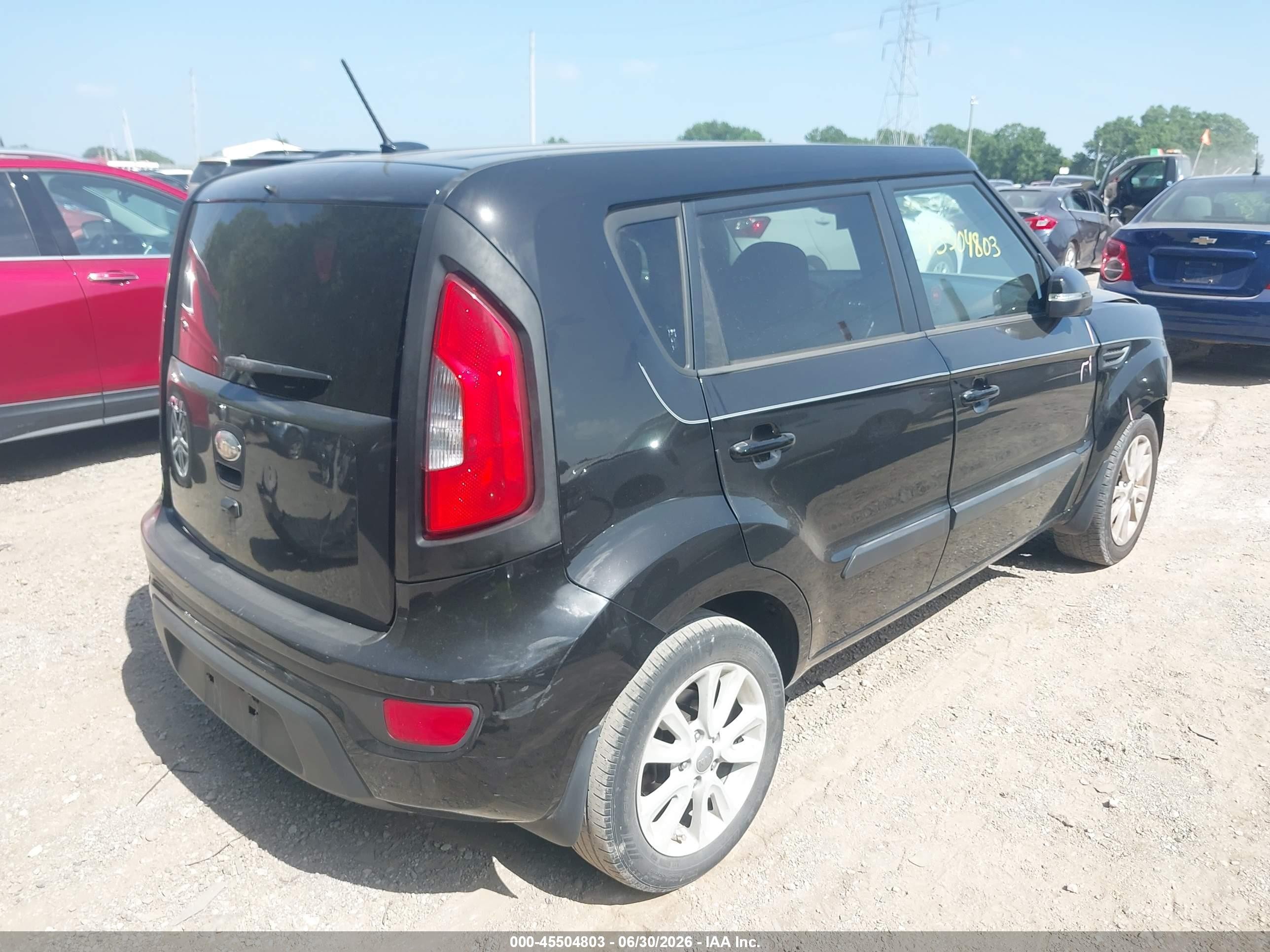 2013 Kia Soul + Black vin: KNDJT2A64D7753456