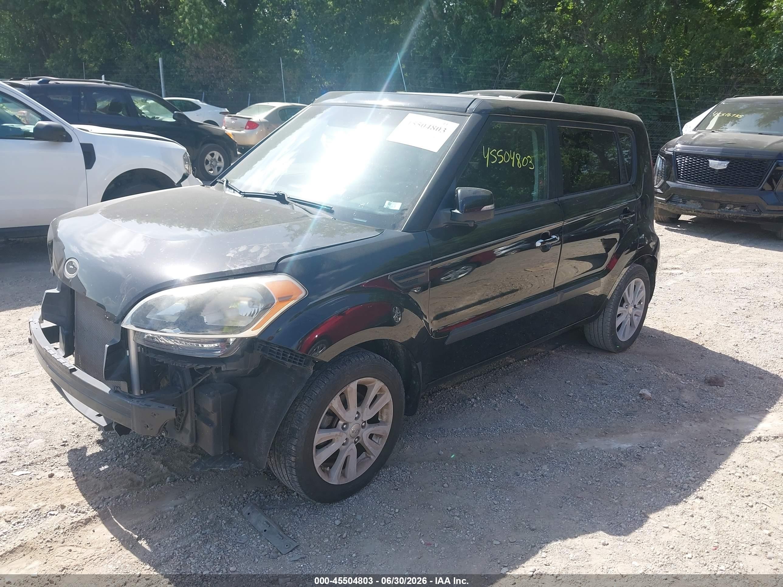 2013 Kia Soul + Black vin: KNDJT2A64D7753456