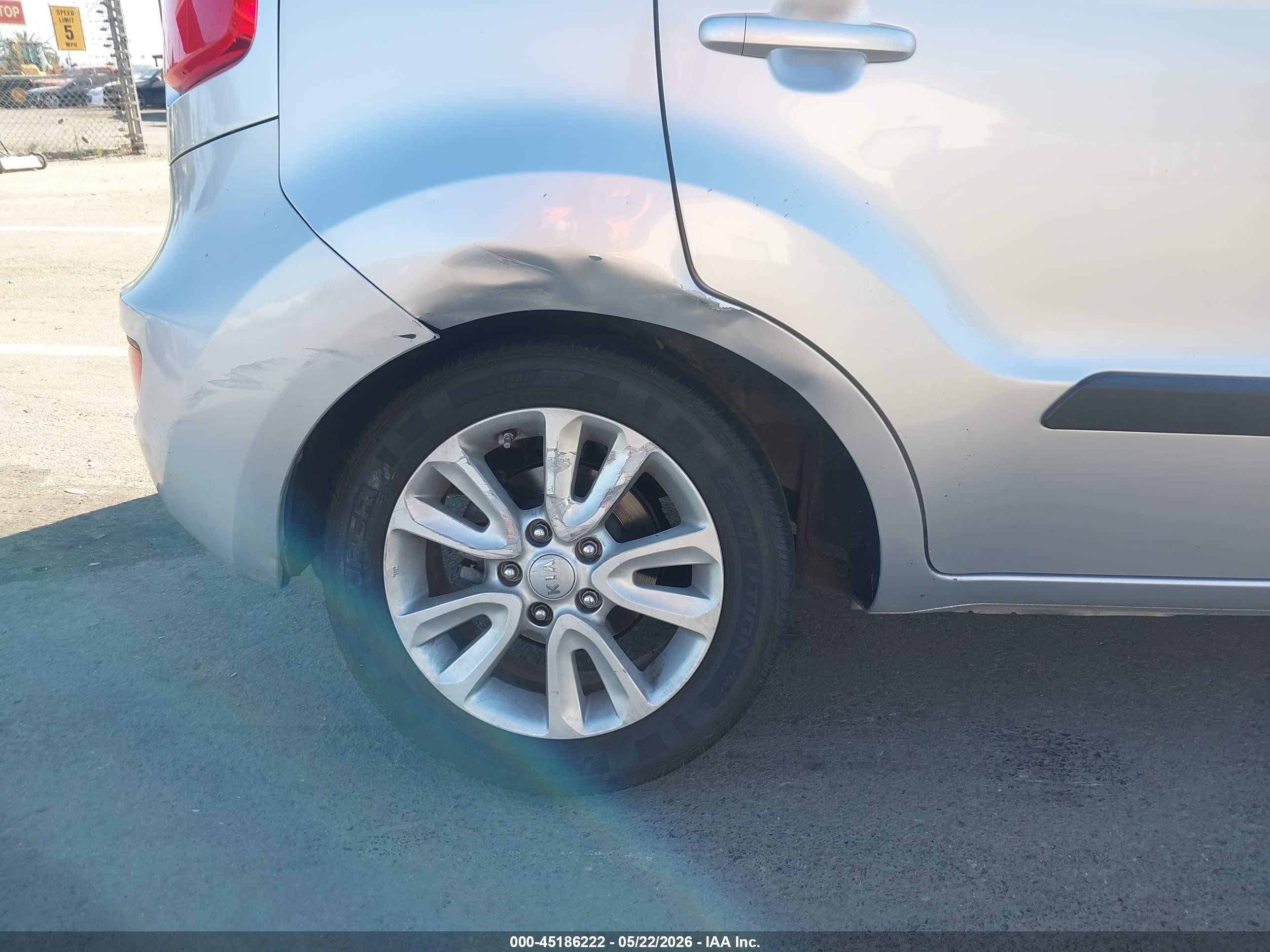 2013 Kia Soul + Silver vin: KNDJT2A64D7755045