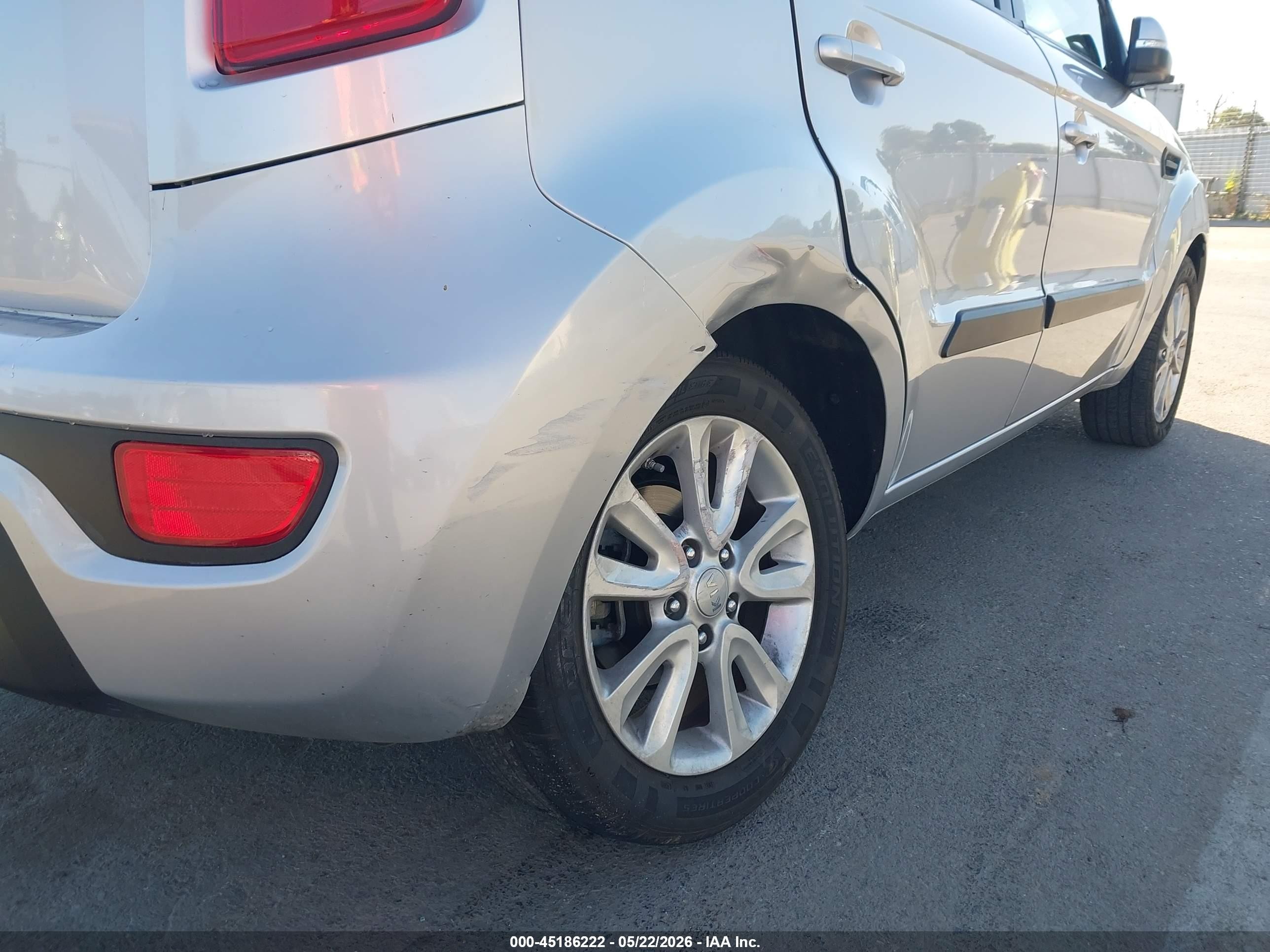 2013 Kia Soul + Silver vin: KNDJT2A64D7755045