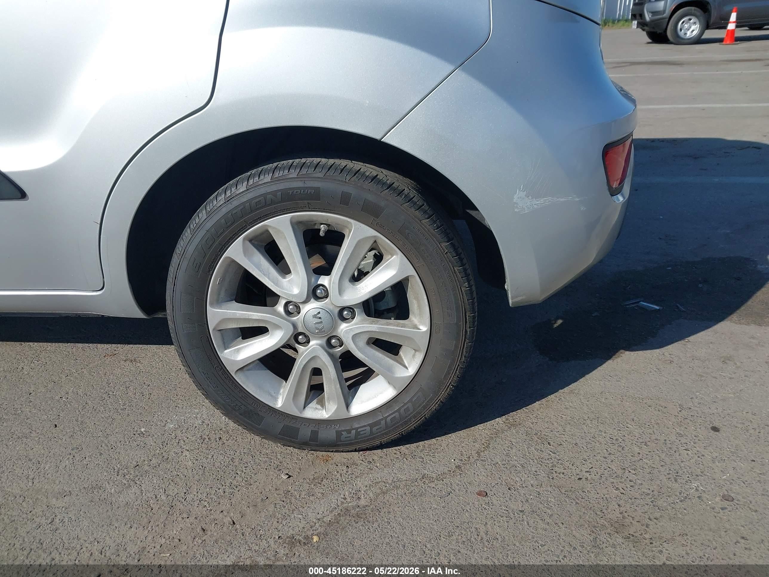 2013 Kia Soul + Silver vin: KNDJT2A64D7755045