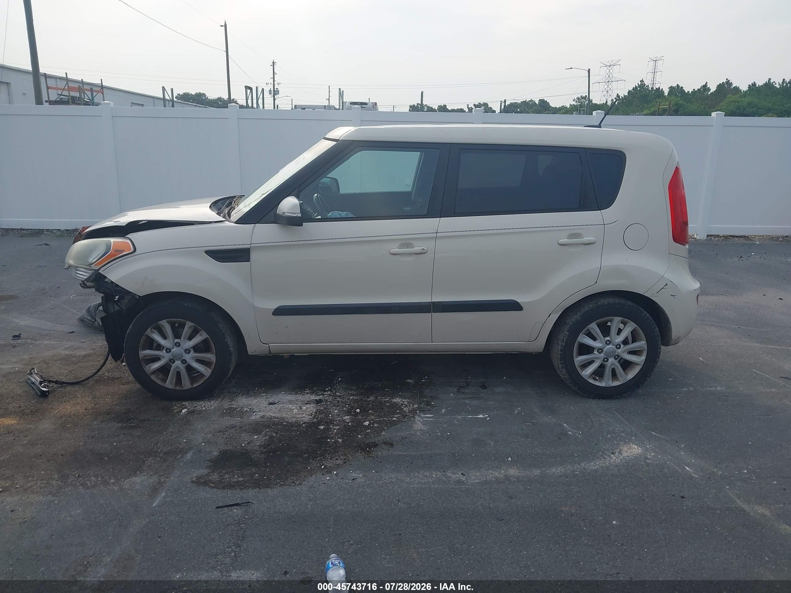 2013 Kia Soul + Tan vin: KNDJT2A64D7756342