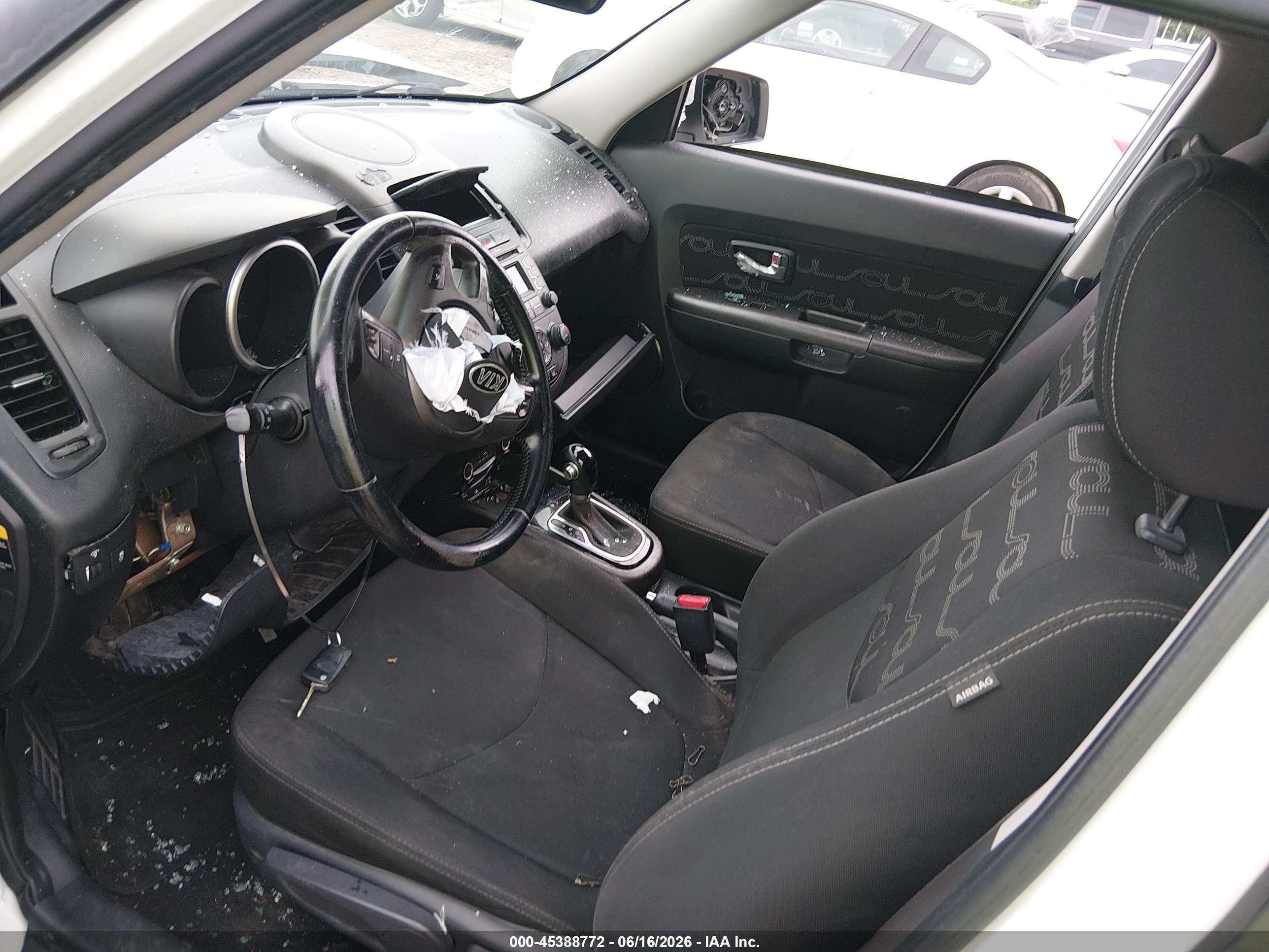 2013 Kia Soul + White vin: KNDJT2A64D7761346
