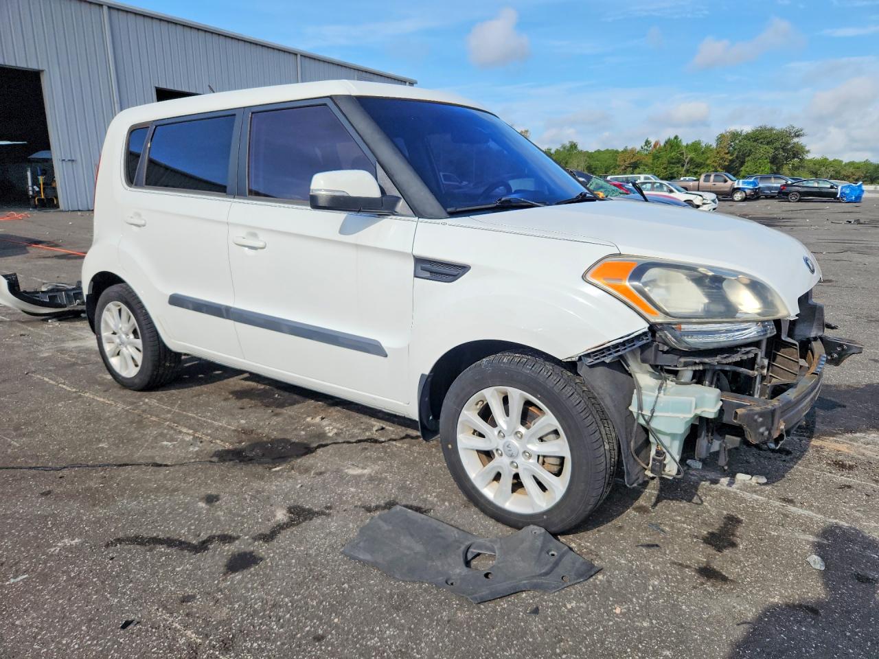 2013 Kia Soul + White vin: KNDJT2A64D7776980