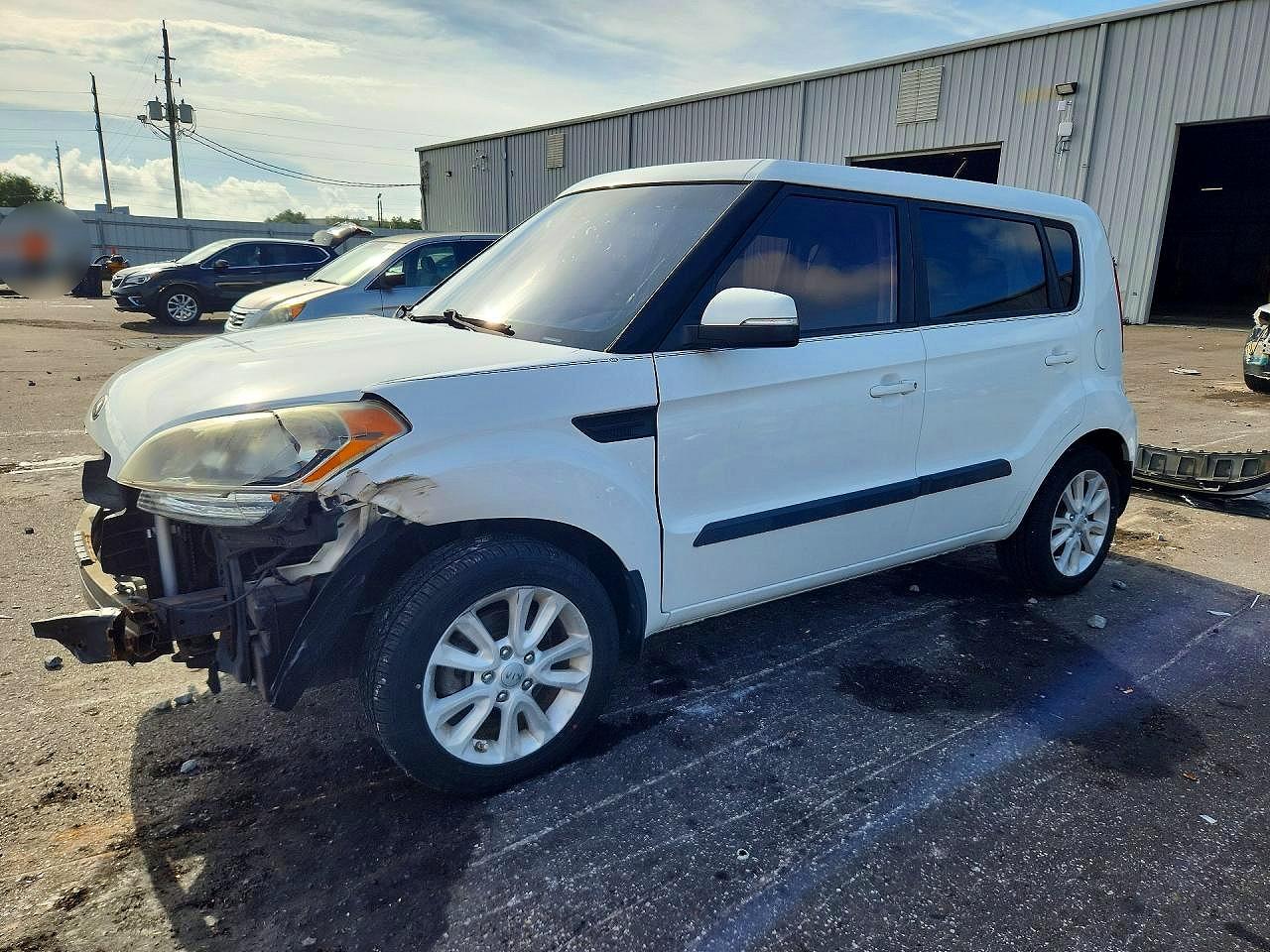 2013 Kia Soul + White vin: KNDJT2A64D7776980