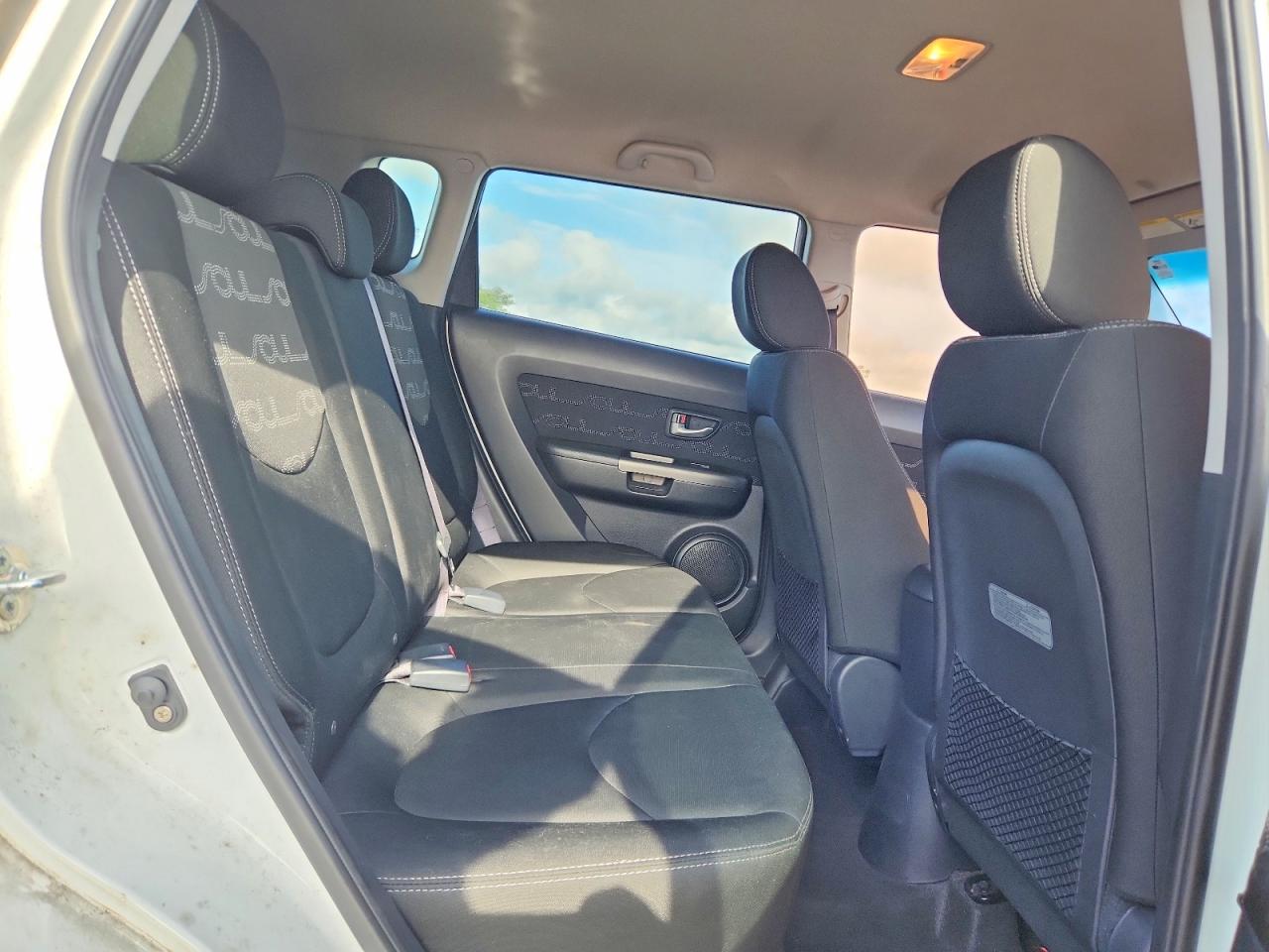 2013 Kia Soul + White vin: KNDJT2A64D7776980