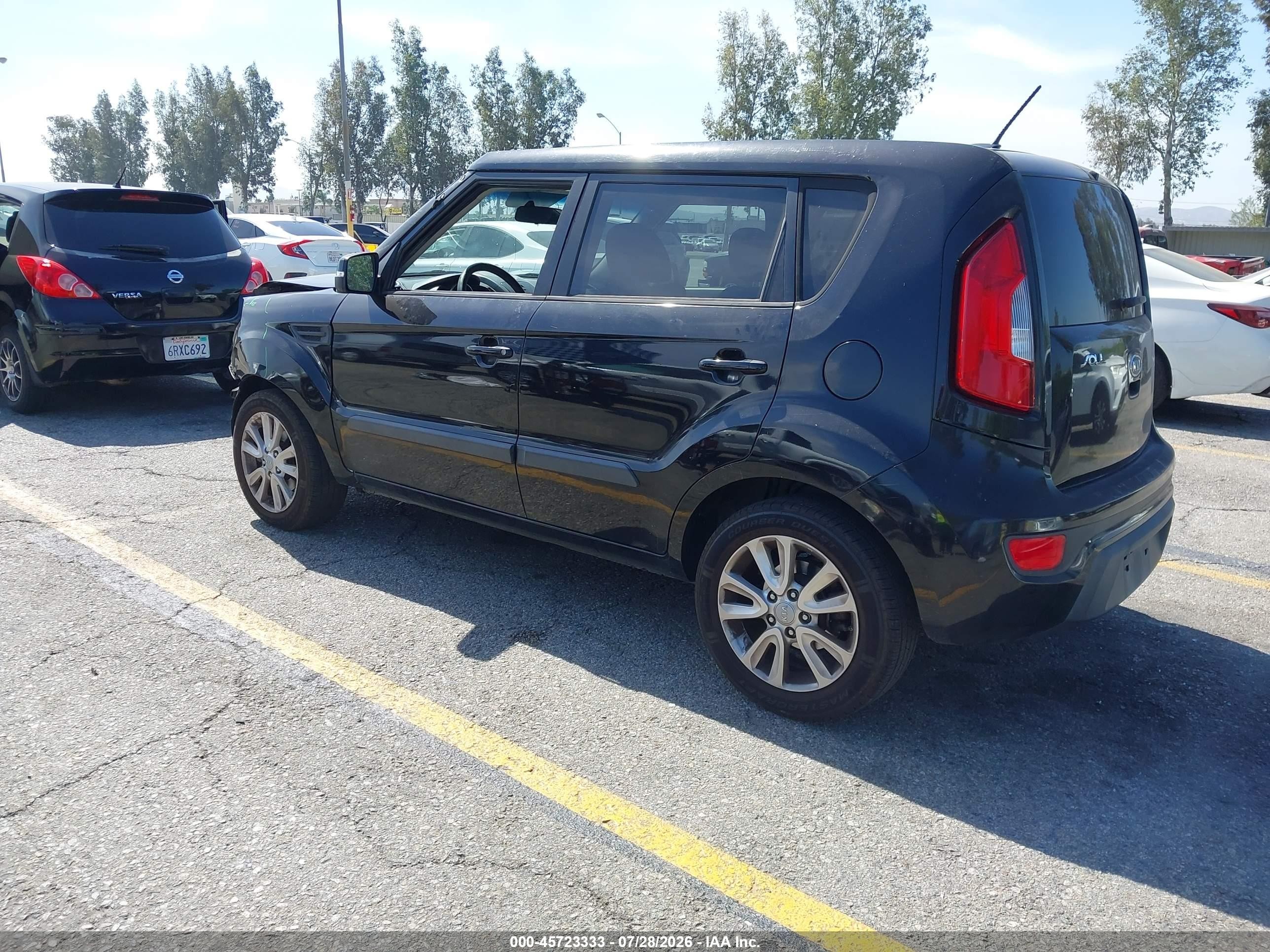 2012 Kia Soul + Black vin: KNDJT2A65C7360483