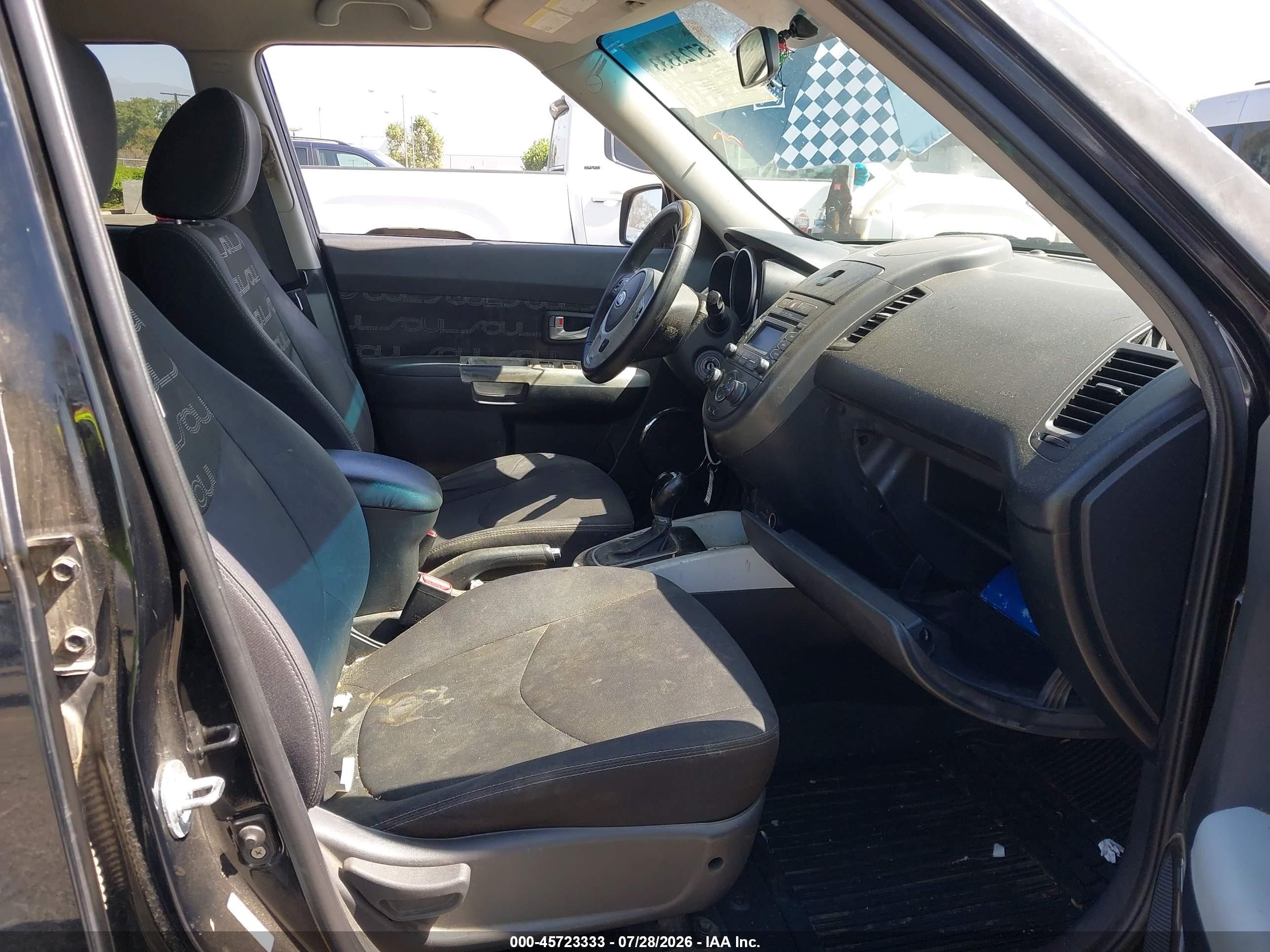 2012 Kia Soul + Black vin: KNDJT2A65C7360483
