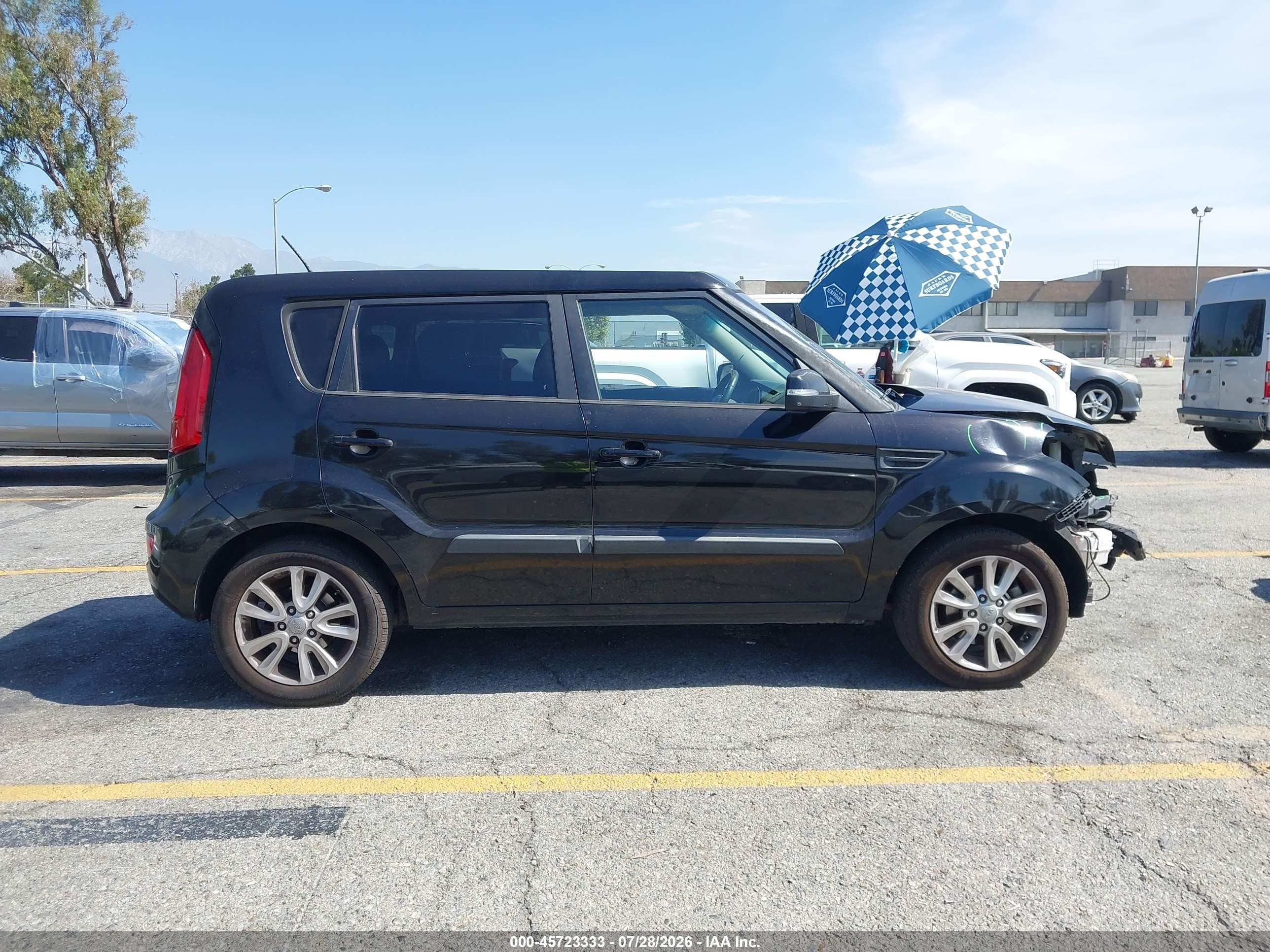 2012 Kia Soul + Black vin: KNDJT2A65C7360483