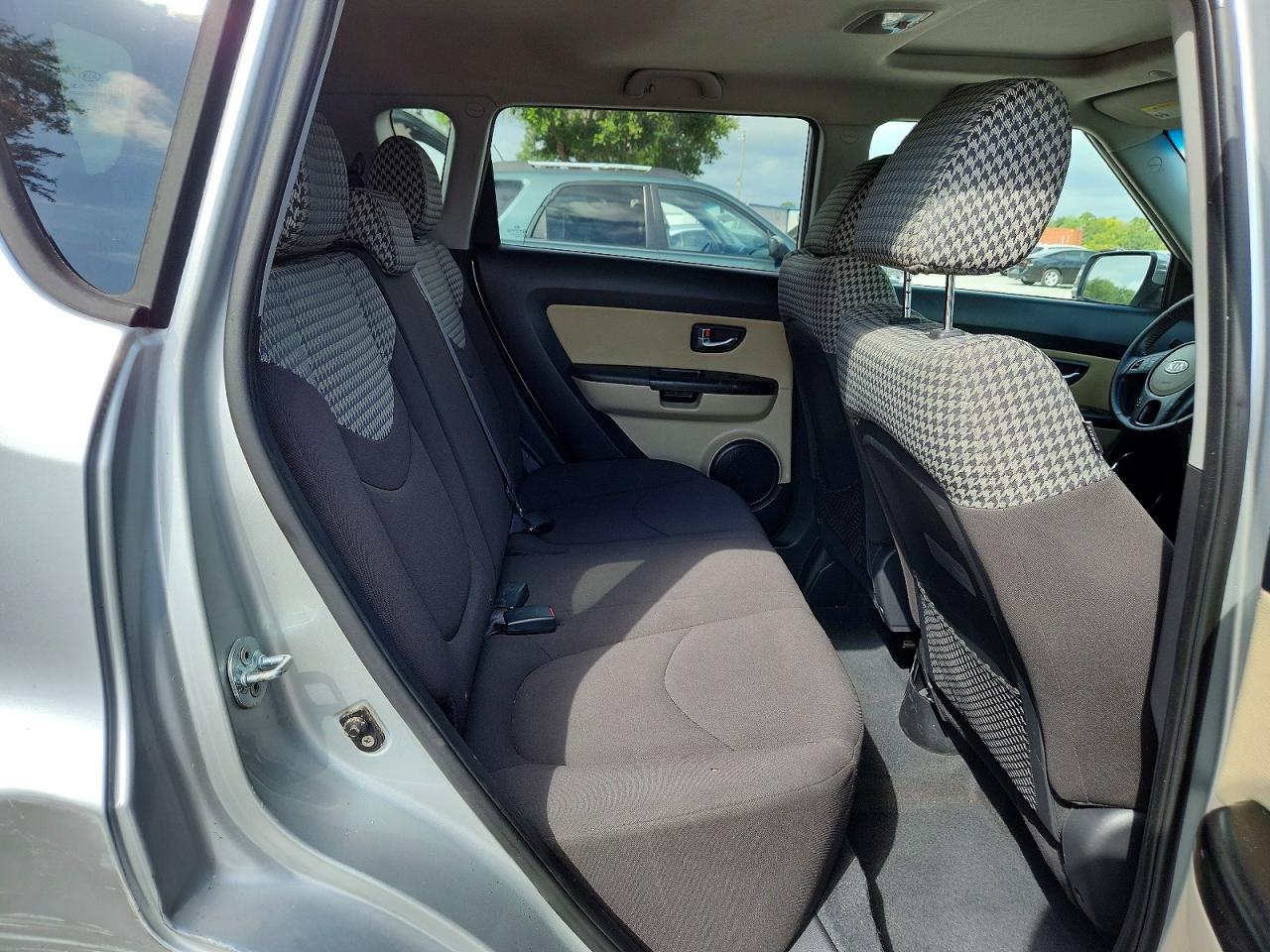 2012 Kia Soul ! Silver vin: KNDJT2A65C7369751