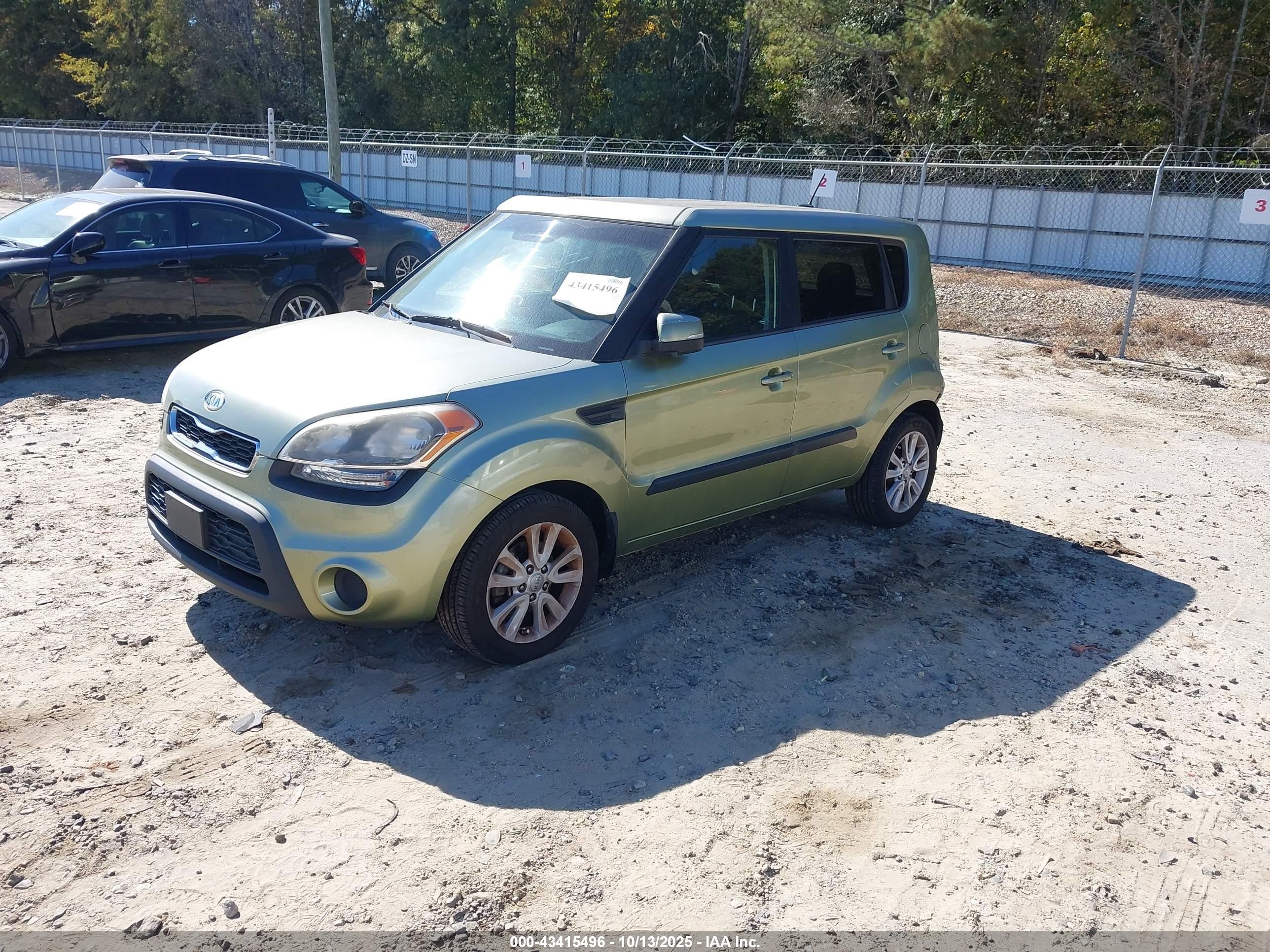 2012 Kia Soul + Green vin: KNDJT2A65C7388459