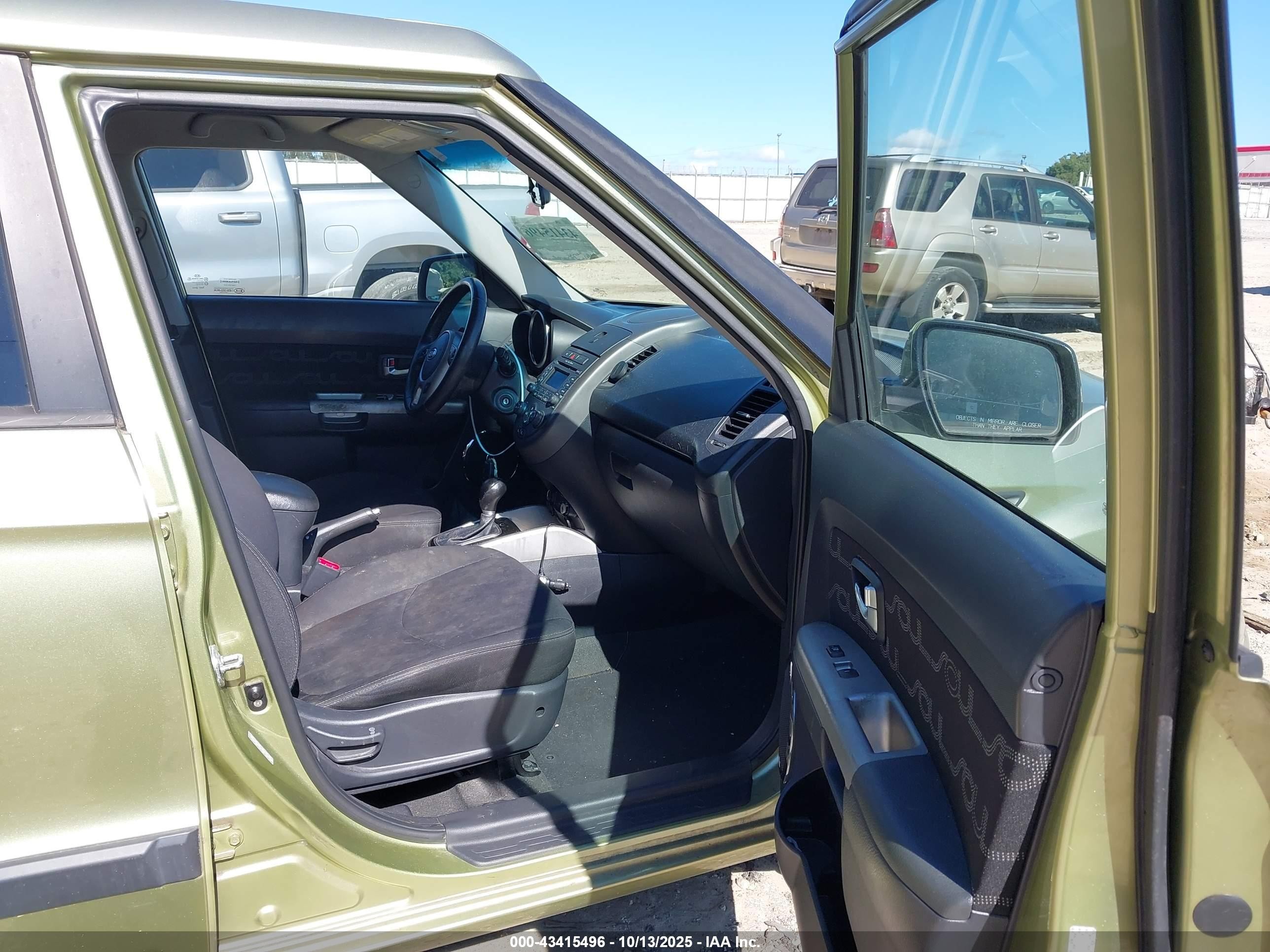 2012 Kia Soul + Green vin: KNDJT2A65C7388459