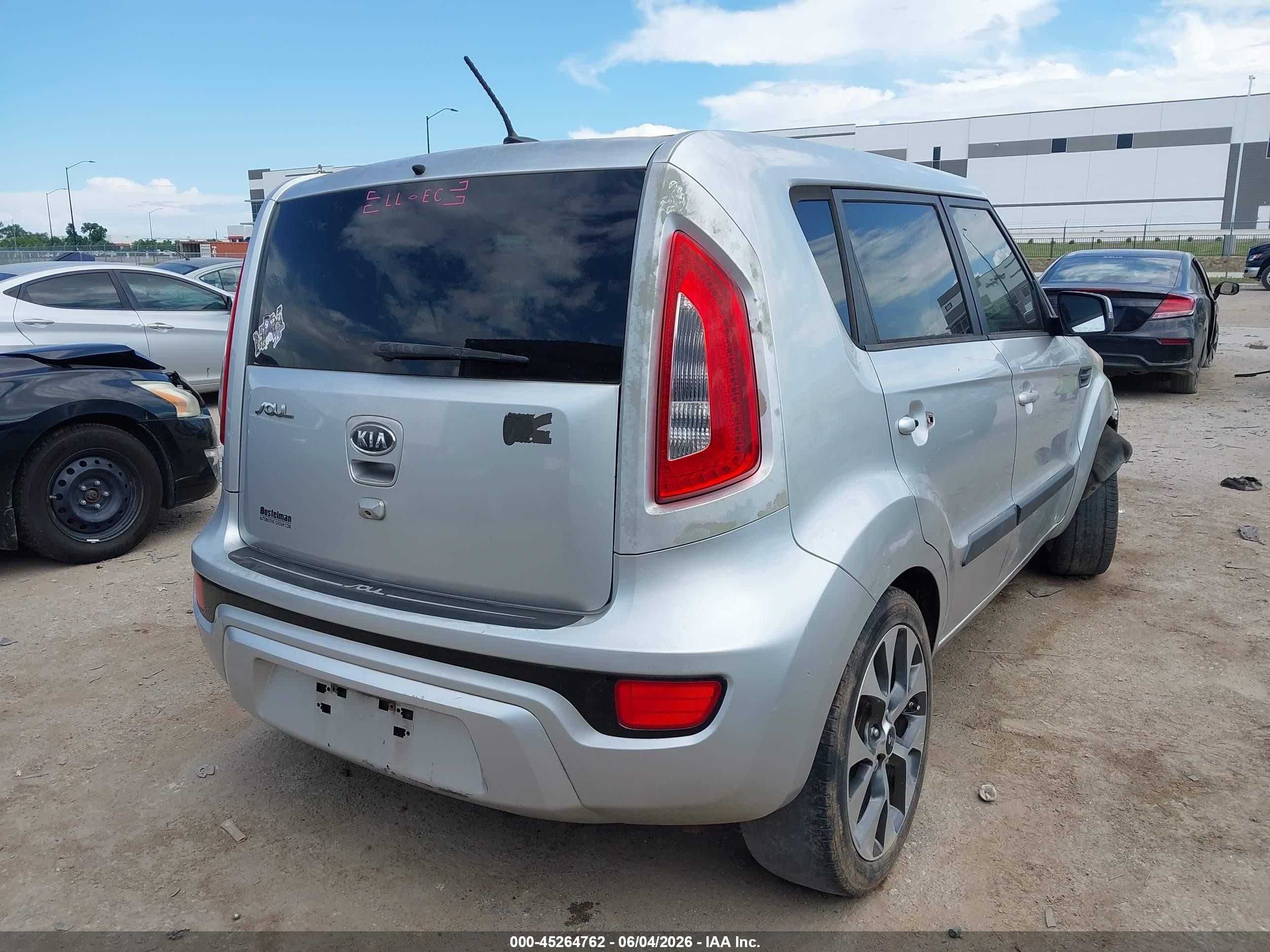 2012 Kia Soul ! Серебряный vin: KNDJT2A65C7415854
