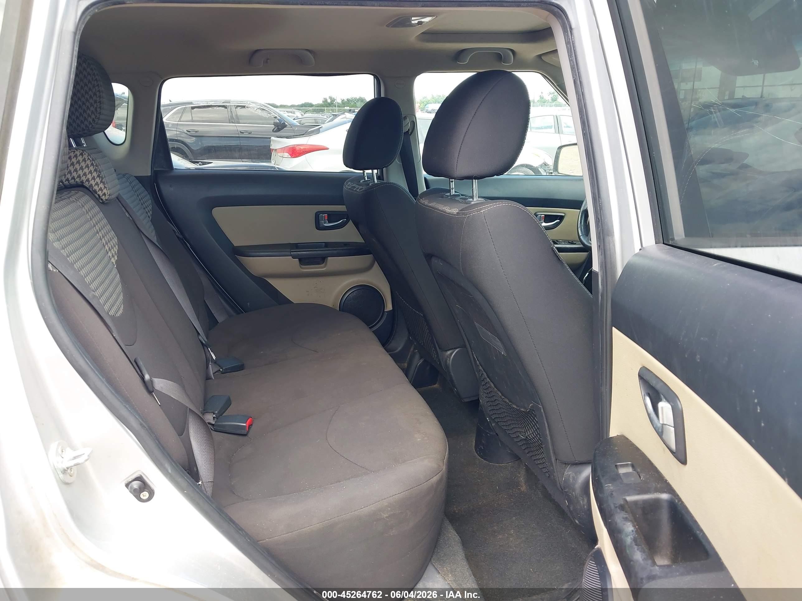 2012 Kia Soul ! Серебряный vin: KNDJT2A65C7415854