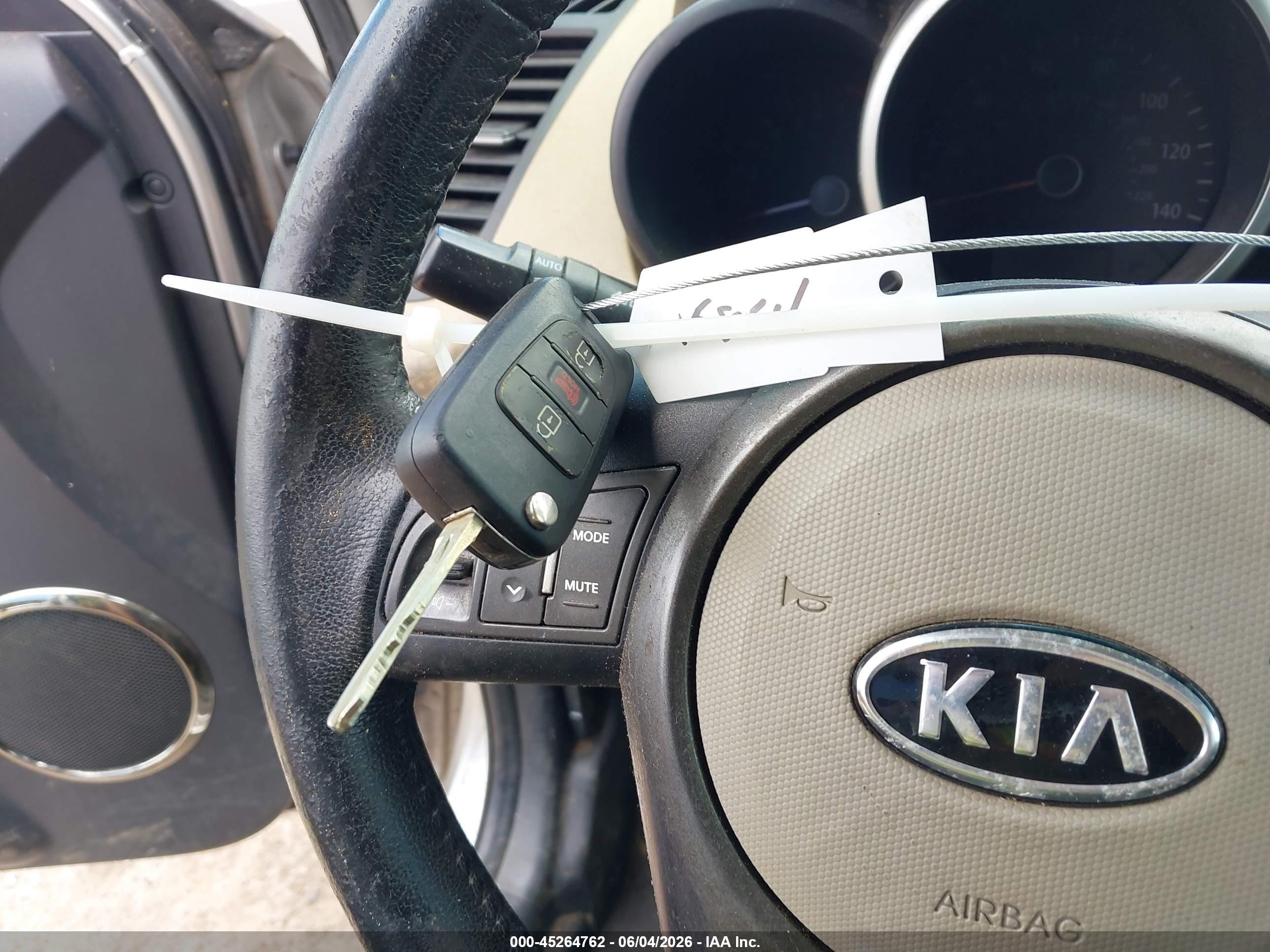 2012 Kia Soul ! Серебряный vin: KNDJT2A65C7415854